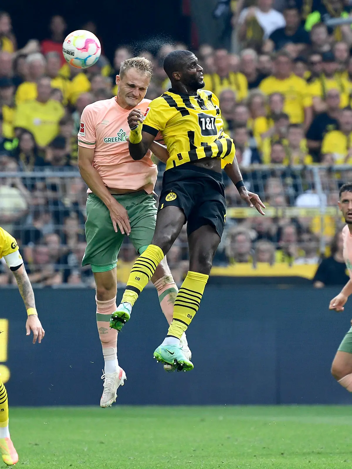  20.08.2022, Dortmund, Germany, Signal-Iduna-Park, Borussia Dortmund vs SV Werder Bremen - 1. Bundesliga, Amos Pieper Werder Bremen und Anthony Modeste Borussia Dortmund im Zweikampf Foto Ralf Treese DFB/DFL REGULATIONS PROHIBIT ANY USE OF PHOTOGRAPHS AS IMAGE SEQUENCES AND/OR QUASI-VIDEO. Dortmund Signal-Iduna-Park North Rhine-Westphalia Germany *** 20 08 2022, Dortmund, Germany, Signal Iduna Park, Borussia Dortmund vs SV Werder Bremen 1 Bundesliga, Amos Pieper Werder Bremen and Anthony Modeste Borussia Dortmund in duel Foto Ralf Treese DFB DFL REGULATIONS PROHIBIT ANY USE OF PHOTOGRAPHS AS IMAGE SEQUENCES AND OR QUASI VIDEO Dortmund Signal Iduna Park North Rhine Westphalia Germany PUBLICATIONxINxGERxSUIxAUTxONLY / 521_BVBBRE20220820_009 / Treese-521