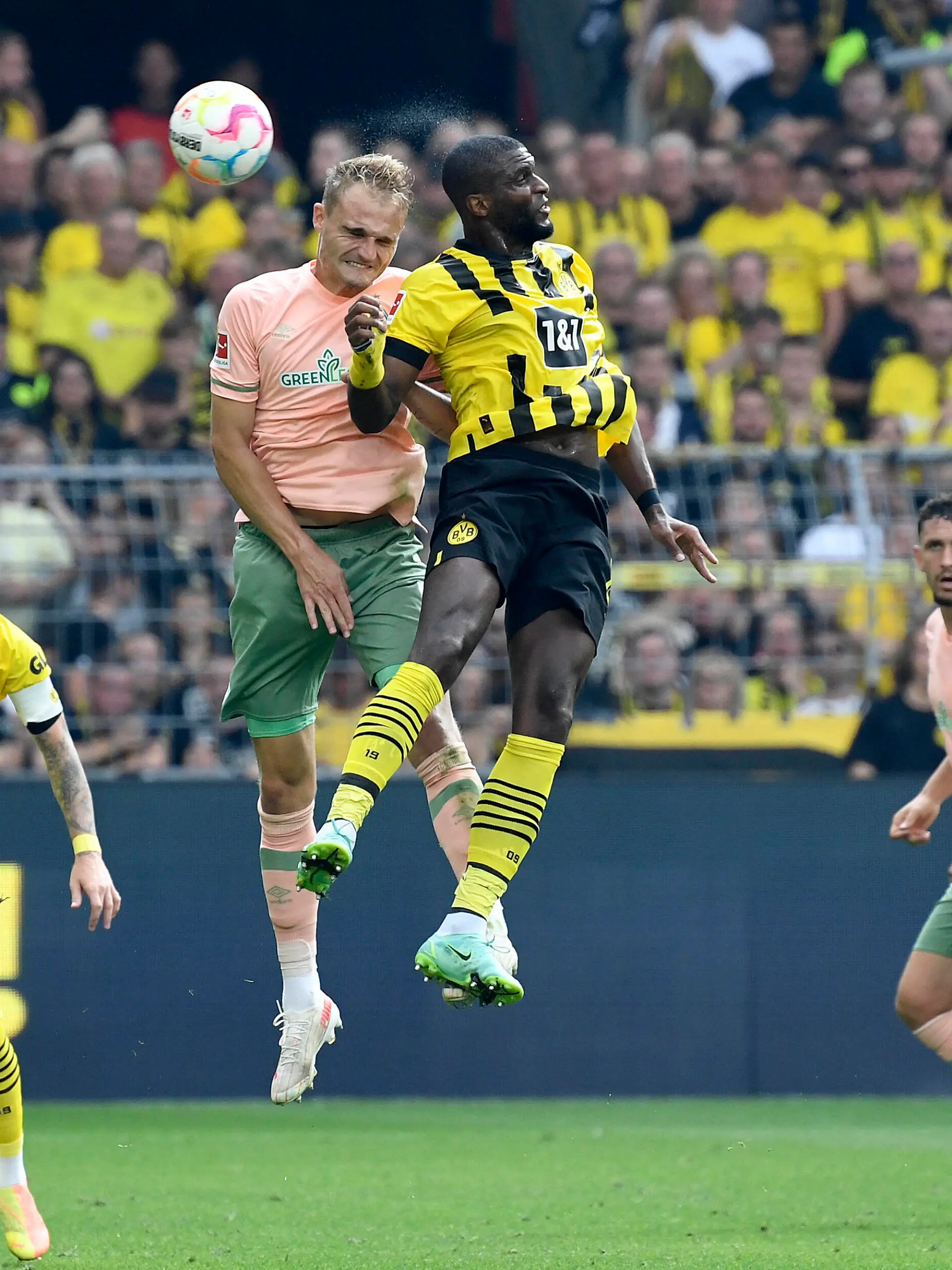 20.08.2022, Dortmund, Germany, Signal-Iduna-Park, Borussia Dortmund vs SV Werder Bremen - 1. Bundesliga, Amos Pieper Werder Bremen und Anthony Modeste Borussia Dortmund im Zweikampf Foto Ralf Treese DFB/DFL REGULATIONS PROHIBIT ANY USE OF PHOTOGRAPHS AS IMAGE SEQUENCES AND/OR QUASI-VIDEO. Dortmund Signal-Iduna-Park North Rhine-Westphalia Germany *** 20 08 2022, Dortmund, Germany, Signal Iduna Park, Borussia Dortmund vs SV Werder Bremen 1 Bundesliga, Amos Pieper Werder Bremen and Anthony Modeste Borussia Dortmund in duel Foto Ralf Treese DFB DFL REGULATIONS PROHIBIT ANY USE OF PHOTOGRAPHS AS IMAGE SEQUENCES AND OR QUASI VIDEO Dortmund Signal Iduna Park North Rhine Westphalia Germany PUBLICATIONxINxGERxSUIxAUTxONLY / 521_BVBBRE20220820_009 / Treese-521