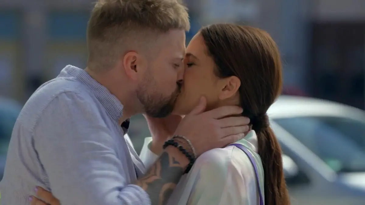 GZSZ-Wochenvorschau ab 22. August: Happy End! John gesteht Laura seine Liebe