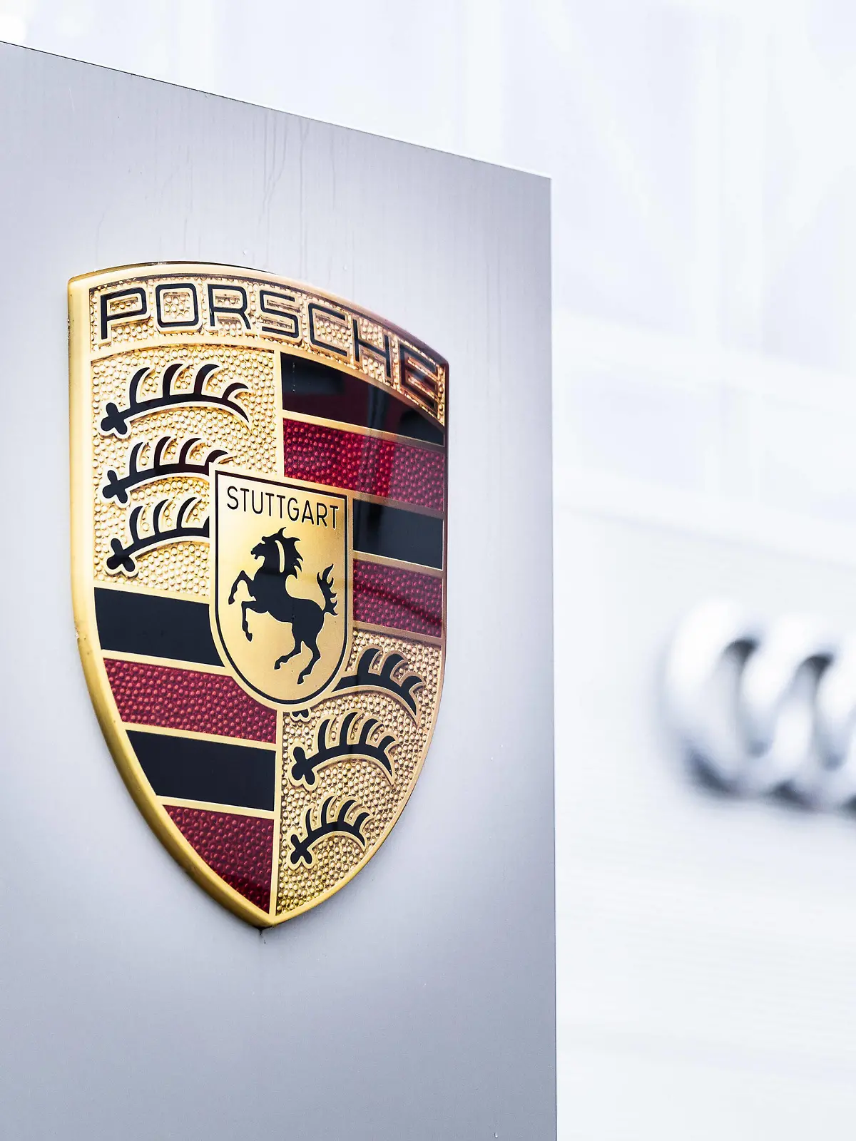  Logo von Audi und Porsche, aufgenommen in Berlin, 01.02.2022. Berlin Deutschland *** Logo of Audi and Porsche taken in Berlin, 01 02 2022 Berlin Germany Copyright: xFlorianxGaertner/photothek.dex