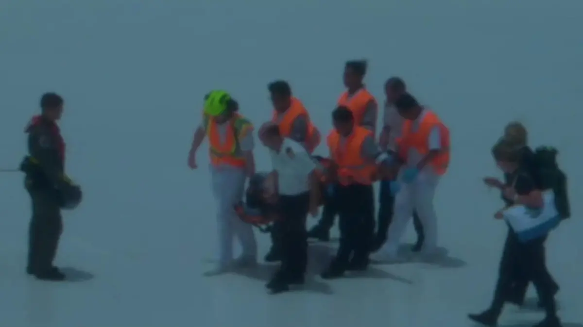 Ein Rettungsteam an Bord eines Kreuzfahrtschiffes.