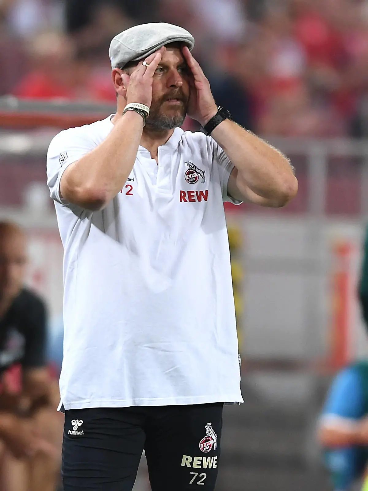  Fußball UEFA Conference League Play-Off 1. FC Köln - Fehervar FC am 18.08.2022 im RheinEnergieStadion in Köln Steffen Baumgart  Trainer / Cheftrainer Köln  enttäuscht *** Soccer UEFA Conference League Play Off 1 FC Cologne Fehervar FC on 18 08 2022 at RheinEnergieStadion in Cologne Steffen Baumgart coach head coach Cologne disappointed xHDx