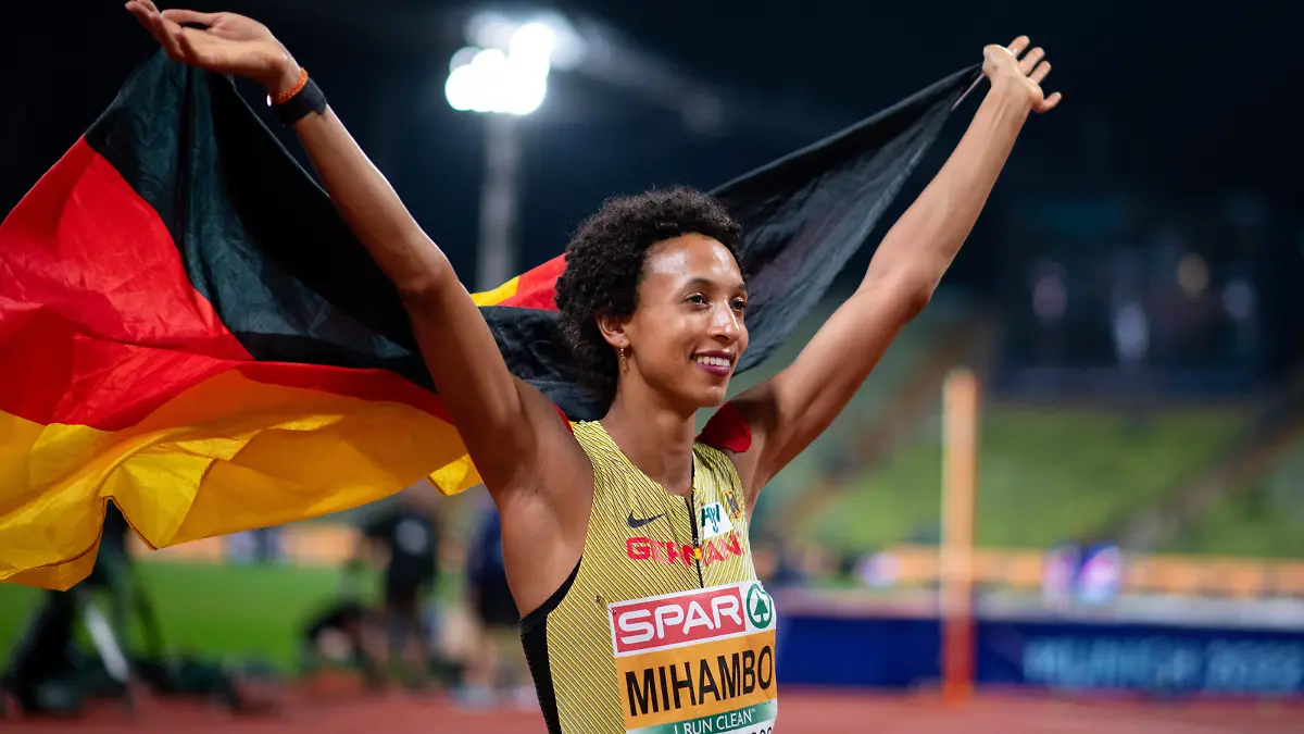 Sport Bilder des Tages MIHAMBO Malaika GER is celebrating her silver medal, Womens Long Jump, GER, Athletics Leichtathletik, European Championships Munich 2022, 18.08.2022 Photo: Eibner/Memmler GER, Athletics Leichtathletik, European Championships Munich 2022, 18.08.2022 Munich *** MIHAMBO Malaika GER is celebrating her silver medal, Womens Long Jump, GER, Athletics Leichtathletik , European Championships Munich 2022, 18 08 2022 Photo Eibner Memmler GER, Athletics Leichtathletik , European Championships Munich 2022, 18 08 2022 Munich Copyright: xEibner/Memmlerx EP_MMR