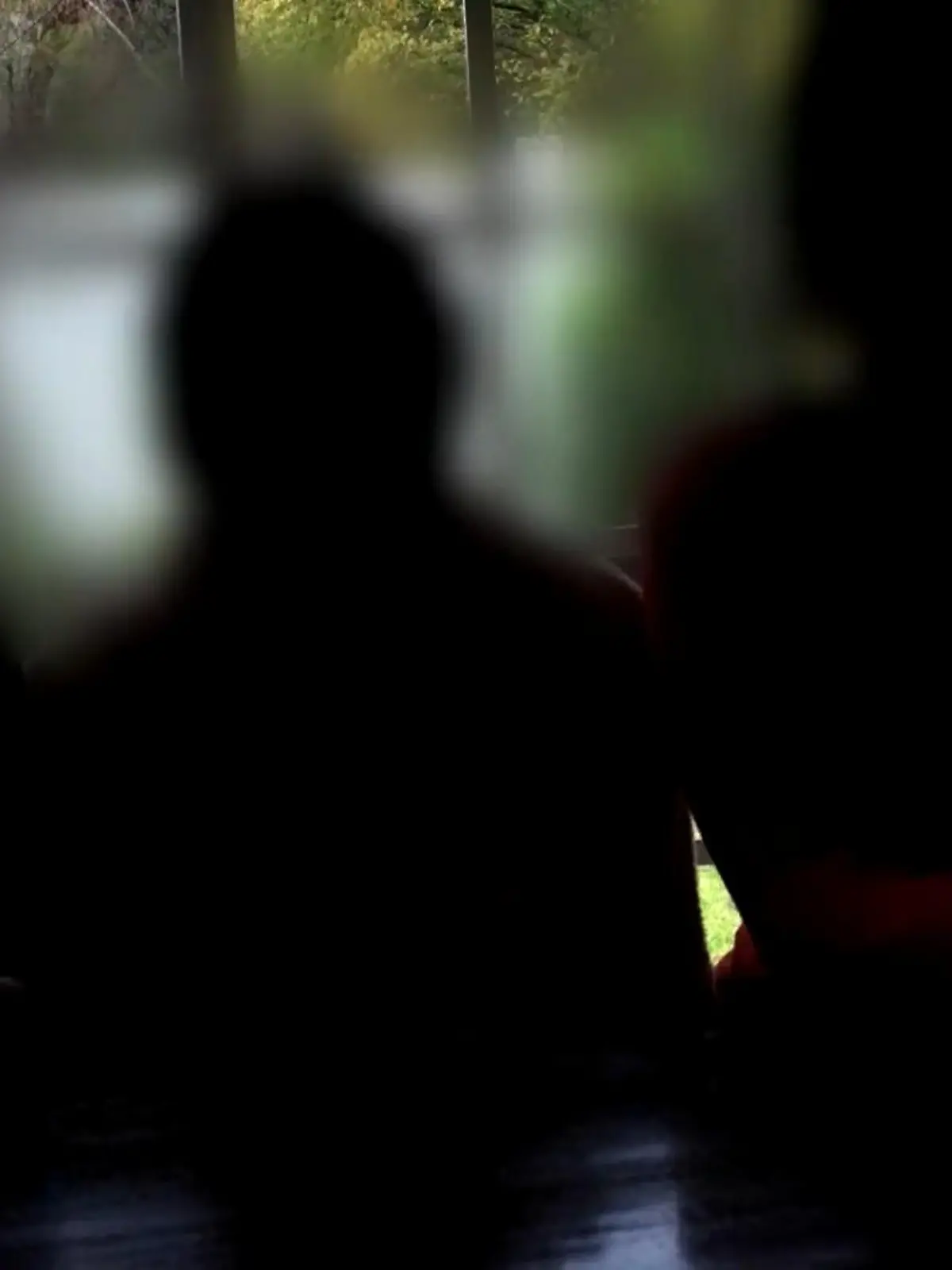 Ein Musikvideo wird zum Albtraum! Acht Models sind bei einem Dreh auf einer verlassenen Minen-Halde nahe Johannesburg von einer Gruppe Männer vergewaltigt worden. Die Täter hätten die Aktion mittendrin mit Waffen gestürmt, die Frauen in eine Grube geworfen und sie sexuell missbraucht. Die Polizei sucht nun mit Hochdruck nach den Tätern. Südafrika hat mit einer der höchsten Sexualkriminalitätsraten der Welt zu kämpfen. Alle 12 Minuten wird eine Frau vergewaltigt. Die Häufung der Straftaten hat zu heftigen Protesten gegen die unwirksame Arbeit der Polizei geführt.