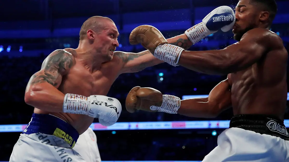 Boxing - WBA, IBF & WBO Heavyweight Titles - Anthony Joshua v Oleksandr Usyk - Tottenham Hotspur Stadium, London, Britain - September 25, 2021 Anthony Joshua  in action against Oleksandr Usyk Action Images via Reuters/Andrew Couldridge     TPX IMAGES OF THE DAY