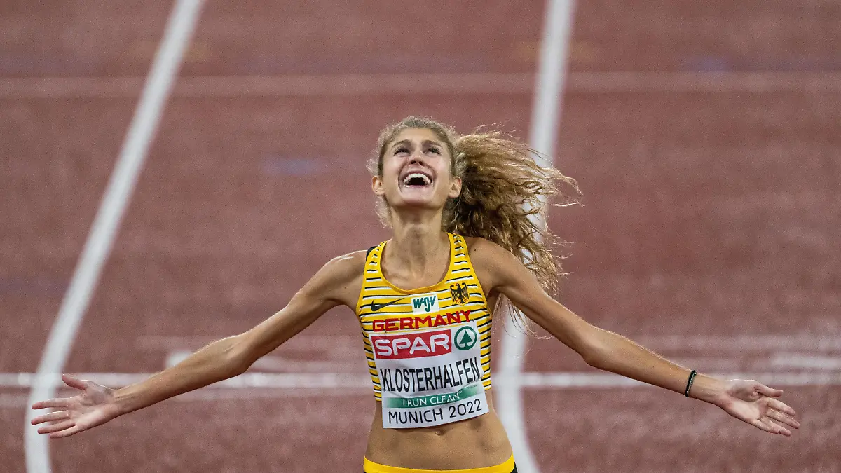 220818 Konstanze Klosterhalfen of Germany celebrates winning womens 5000 meter during day 8 of the European Championships on August 18, 2022 in Munich. Photo: Mathias Bergeld / BILDBYRAN / kod MB / VG0337 friidrott athletics friidrett europamästerskap em em 2022 european championships munich 2022 munchen-em day 8 bbeng norge norway depp dam kvinner women germany tyskland *** 220818 Konstanze Klosterhalfen of Germany celebrates winning womens 5000 meters during day 8 of the European Championships on August 18, 2022 in Munich Photo Mathias Bergeld BILDBYRAN code MB VG0337 athletics athletics athletics European Championships em em 2022 european championships munich 2022 munchen em day 8 bbeng norge norway depp dam kvinner women germany germany, PUBLICATIONxNOTxINxSWExNORxAUT Copyright: MATHIASxBERGELD BB220818MB143