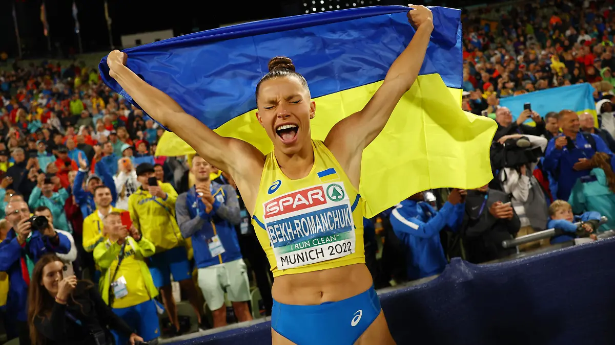 Athletics - 2022 European Championships - Olympiastadion, Munich, Germany - August 19, 2022 Ukraine's Maryna Bekh-Romanchuk celebrates after winning gold in the women's triple jump final REUTERS/Kai Pfaffenbach