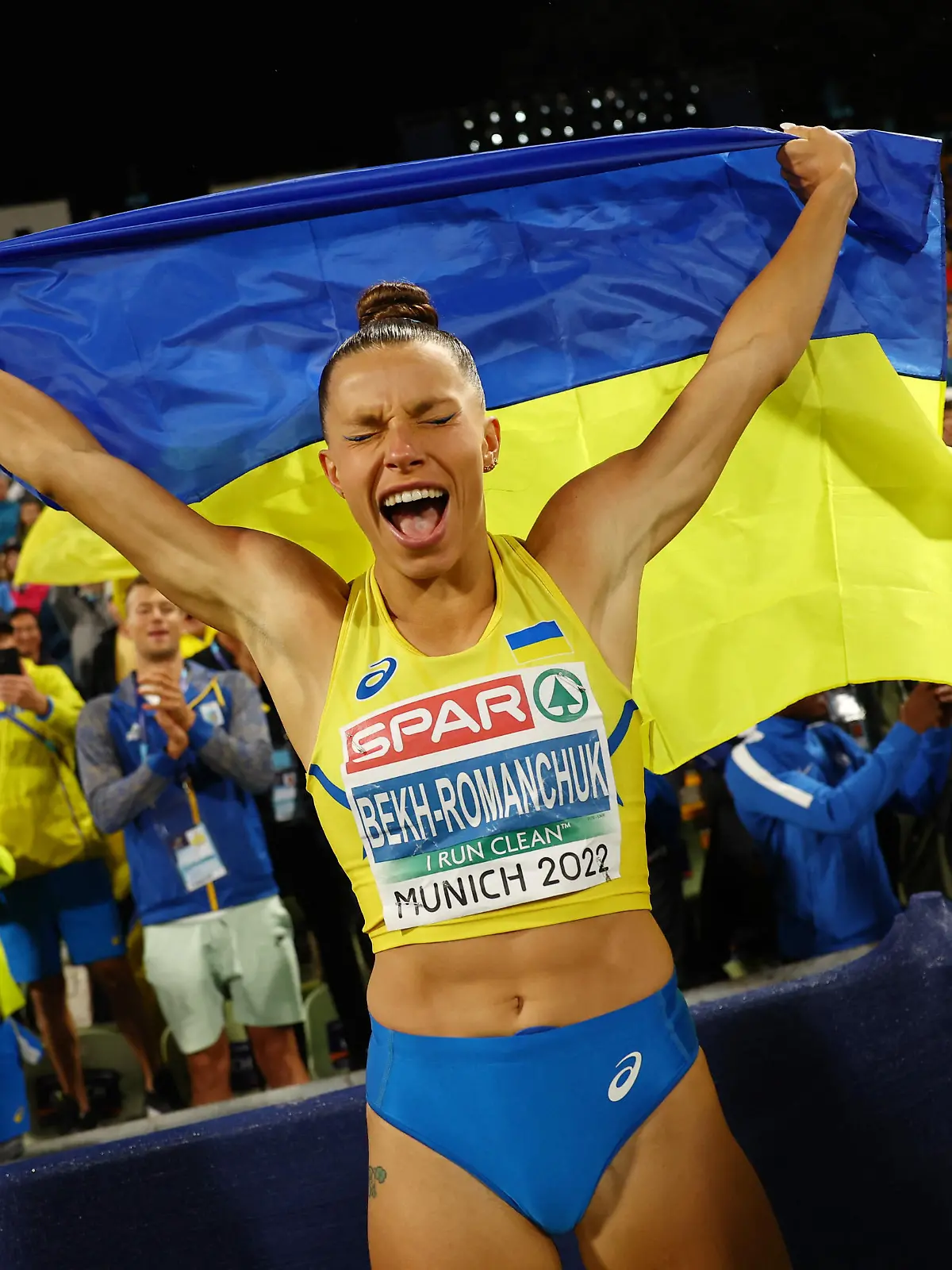Athletics - 2022 European Championships - Olympiastadion, Munich, Germany - August 19, 2022 Ukraine's Maryna Bekh-Romanchuk celebrates after winning gold in the women's triple jump final REUTERS/Kai Pfaffenbach