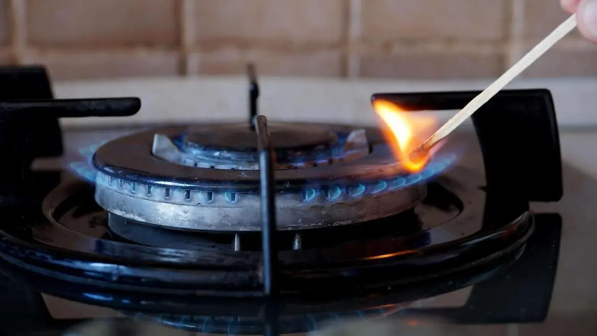  IMAGO Nature: Unsere Erde, Umweltverträgliche Herausforderungen des 21. Jahrhunderts, Methan Ignition of a gas ring on the stove, 12.10.2020, Copyright: xVadimdemx Panthermedia25229838