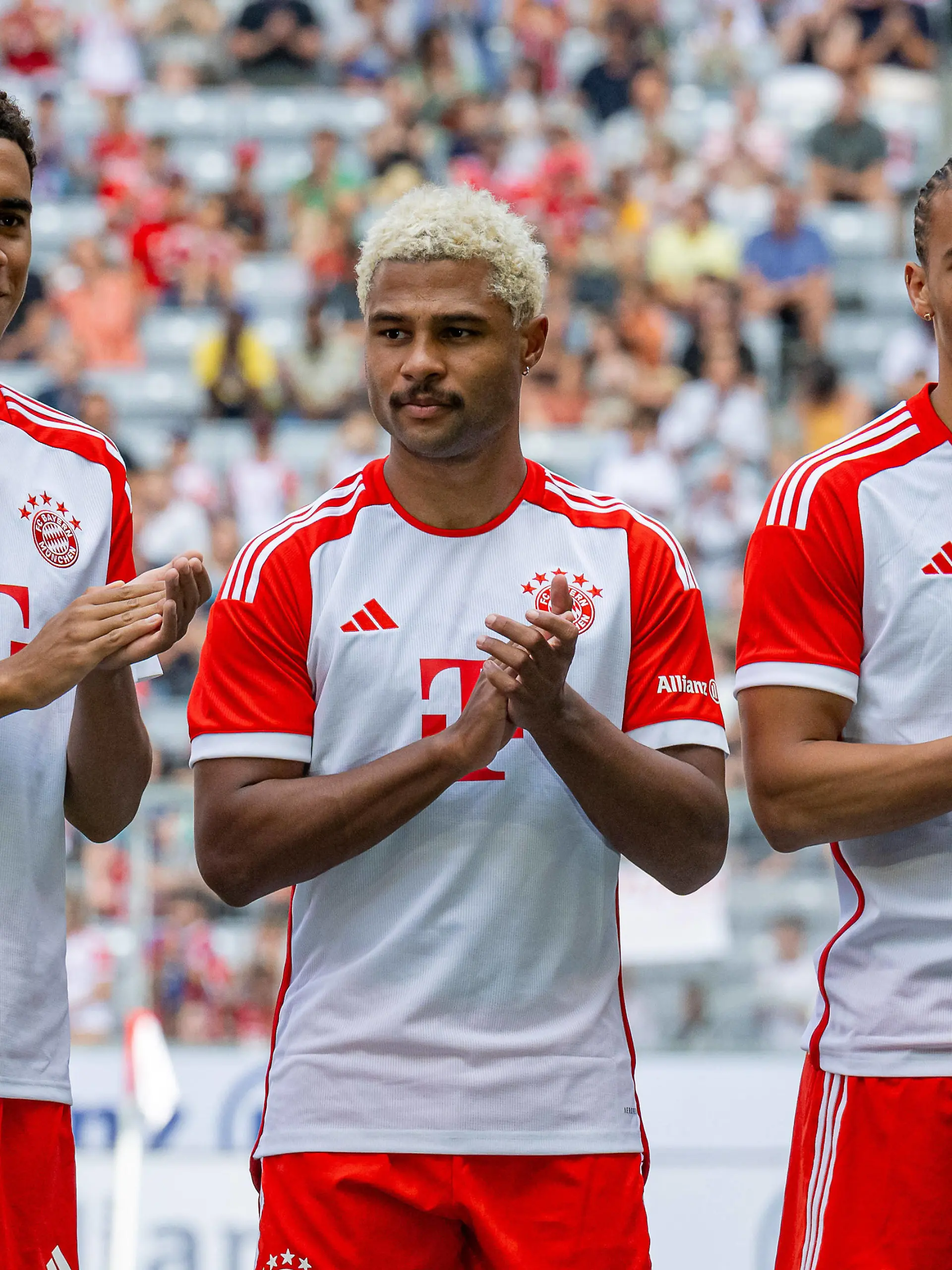 Jamal Musiala FC Bayern Muenchen, 42, Serge Gnabry FC Bayern Muenchen, 7 und Leroy Sane FC Bayern Muenchen, 10. GER, FC Bayern Muenchen, Fussball, Bundesliga, Teampraesentation, Spielzeit 2023/2024, 23.07.2023. DFL DFB REGULATIONS PROHIBIT ANY USE OF PHOTOGRAPHS as IMAGE SEQUENCES and or QUASI-VIDEO. GER, FC Bayern Muenchen, Fussball, Bundesliga, Teampraesentation, Spielzeit 2023/2024, 23.07.2023. Muenchen *** Jamal Musiala FC Bayern Muenchen, 42 , Serge Gnabry FC Bayern Muenchen, 7 and Leroy Sane FC Bayern Muenchen, 10 GER, FC Bayern Muenchen, Football, Bundesliga, Team presentation, Season 2023 2024, 23 07 2023 DFL DFB REGULATES PROHIBIT ANY USE OF PHOTOGRAPHS as IMAGE SEQUENCES and or QUASI VIDEO GER, FC Bayern Muenchen, football, Bundesliga, Teampraesentation, season 2023 2024, 23 07 2023 Muenchen Copyright: xEibner-Pressefoto/HeikexFeinerx EP_HFR