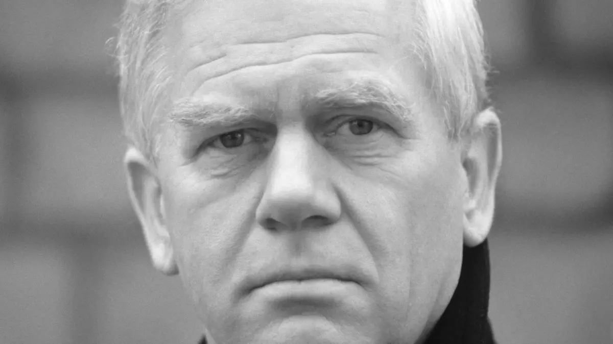 ARCHIV - 01.05.1989, ---: Schauspieler Klaus Barner. Der Fernseh- und Theaterschauspieler ist tot. Er starb im Alter von 89 Jahren, wie die Deutsche Presse-Agentur aus dem Familienkreis erfuhr. Barner war während einer rund 50-jährigen Laufbahn in mehr als 60 Rollen im TV zu sehen. Foto: Hermann Wöstmann/dpa +++ dpa-Bildfunk +++