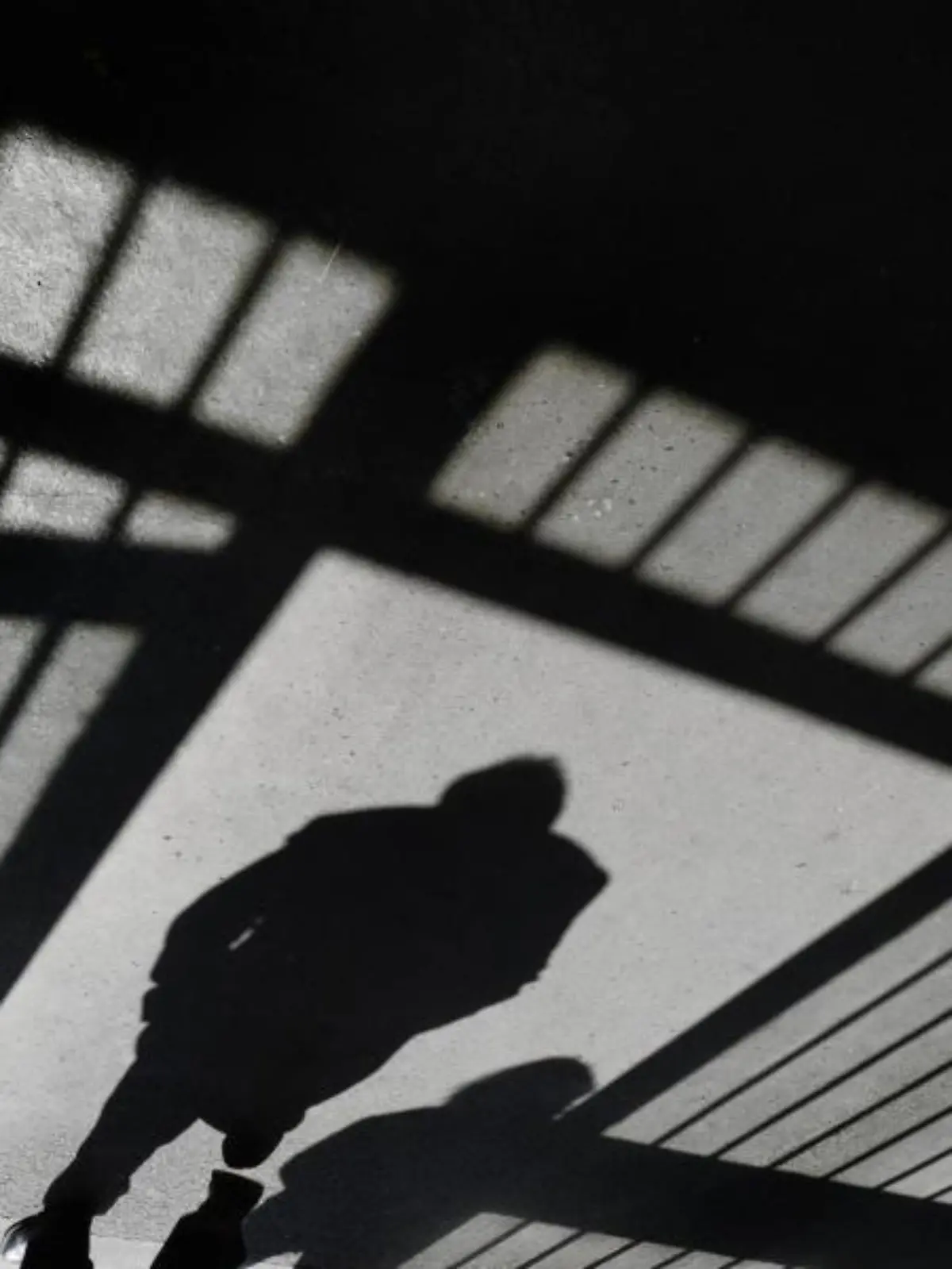 Der Schatten einer Gefängniszelle