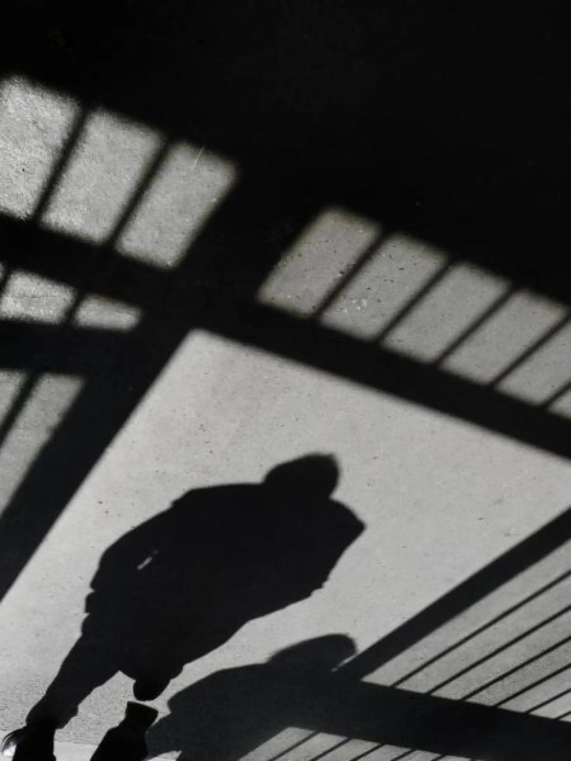 Der Schatten einer Gefängniszelle