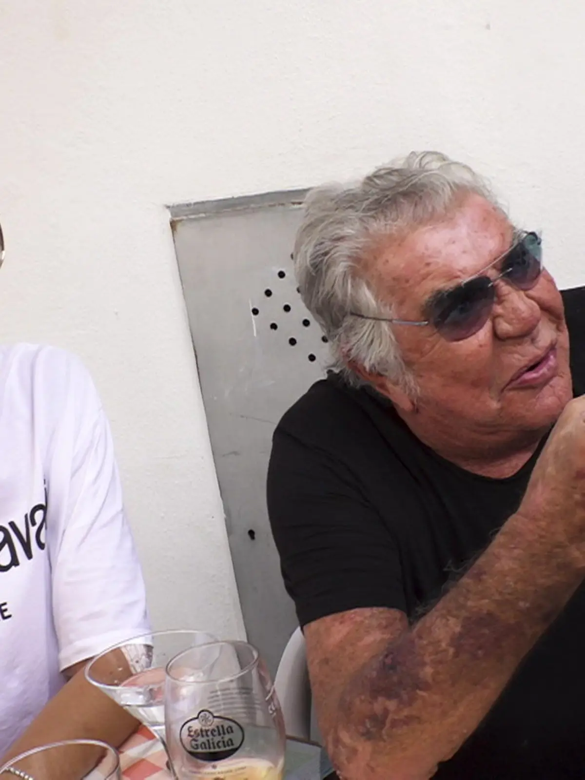 Er ist einer DER Modeikonen der Neuzeit gewesen: Roberto Cavalli. 

Am 12. April ist er verstorben. Bereits mehrere Male konnte unser Reporter Jens Prewo den Designer treffen und nimmt uns im Countdown mit in das Leben des berühmten Modeschöpfers.