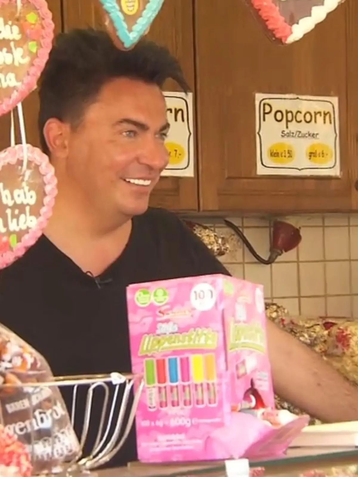 Einmal auf dem Rummelplatz arbeiten. Diesen Wunsch haben viele Leute als Kind gehabt – offenbar auch Reality-TV-Star Matthias Mangiapane. Der Langener hat im Sommer ein wenig Zeit und hilft einer guten Freundin aus, die als Schaustellerin auch vom Arbeitskräftemangel betroffen ist. Wie sich Mangiapane auf dem Platz anstellt, sehen wir im Countdown.
