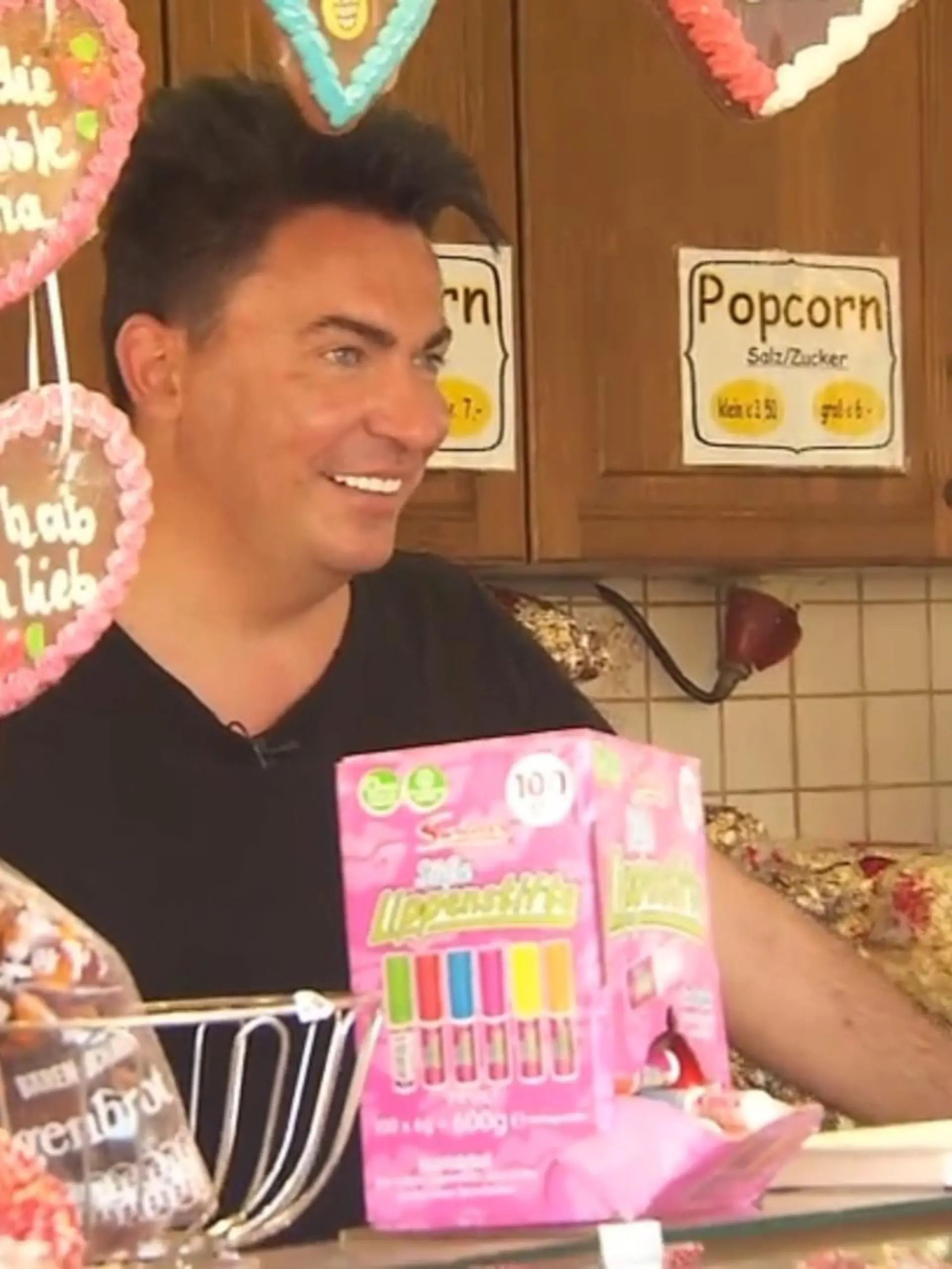 Einmal auf dem Rummelplatz arbeiten. Diesen Wunsch haben viele Leute als Kind gehabt – offenbar auch Reality-TV-Star Matthias Mangiapane. Der Langener hat im Sommer ein wenig Zeit und hilft einer guten Freundin aus, die als Schaustellerin auch vom Arbeitskräftemangel betroffen ist. Wie sich Mangiapane auf dem Platz anstellt, sehen wir im Countdown.