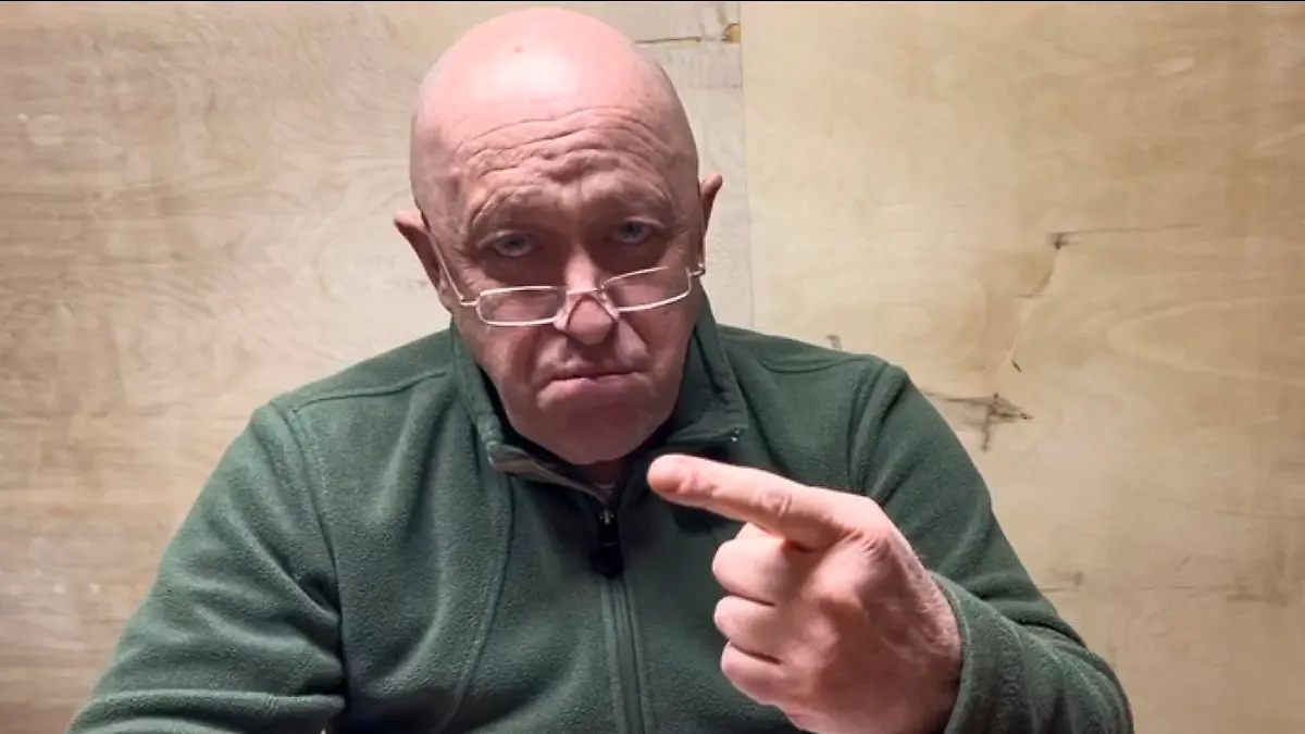 ARCHIV - 12.05.2023, ---: HANDOUT - Dieses vom Prigoschin Pressedienst zur Verfügung gestellte Videostandbild zeigt Jewgeni Prigoschin, Chef der Söldnertruppe Wagner, an einem unbekannten Ort während einer Erklärung per Video. Der russische Söldnerchef ist nach seinem bewaffneten Aufstand gegen Moskaus Militärführung in Belarus eingetroffen. «Ja, wirklich, er ist heute in Belarus», sagte Machthaber Lukaschenko am Dienstag in Minsk der staatlichen Nachrichtenagentur Belta zufolge. Prigoschin war im Fall einer Ausreise nach Belarus vom Kreml Straffreiheit zugesichert worden. Foto: -/Prigozhin Press Service/AP/dpa +++ dpa-Bildfunk +++