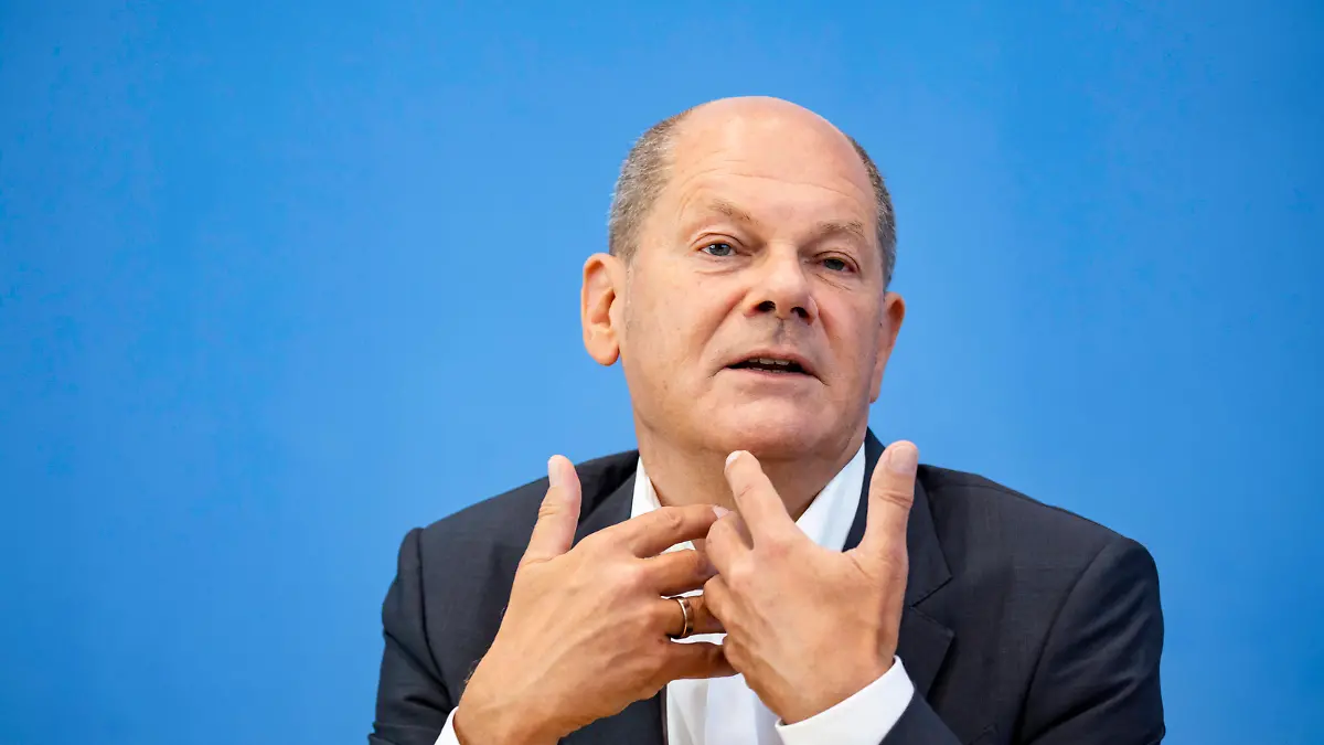  Bundeskanzler Olaf Scholz waehred der Sommerpressekonferenz in der Bundespressekonferenz in Berlin am 11. August 2022. Sommerpressekonferenz des Bundeskanzlers *** Chancellor Olaf Scholz waehred the summer press conference at the Federal Press Conference in Berlin on August 11, 2022 Summer press conference of the Federal Chancellor
