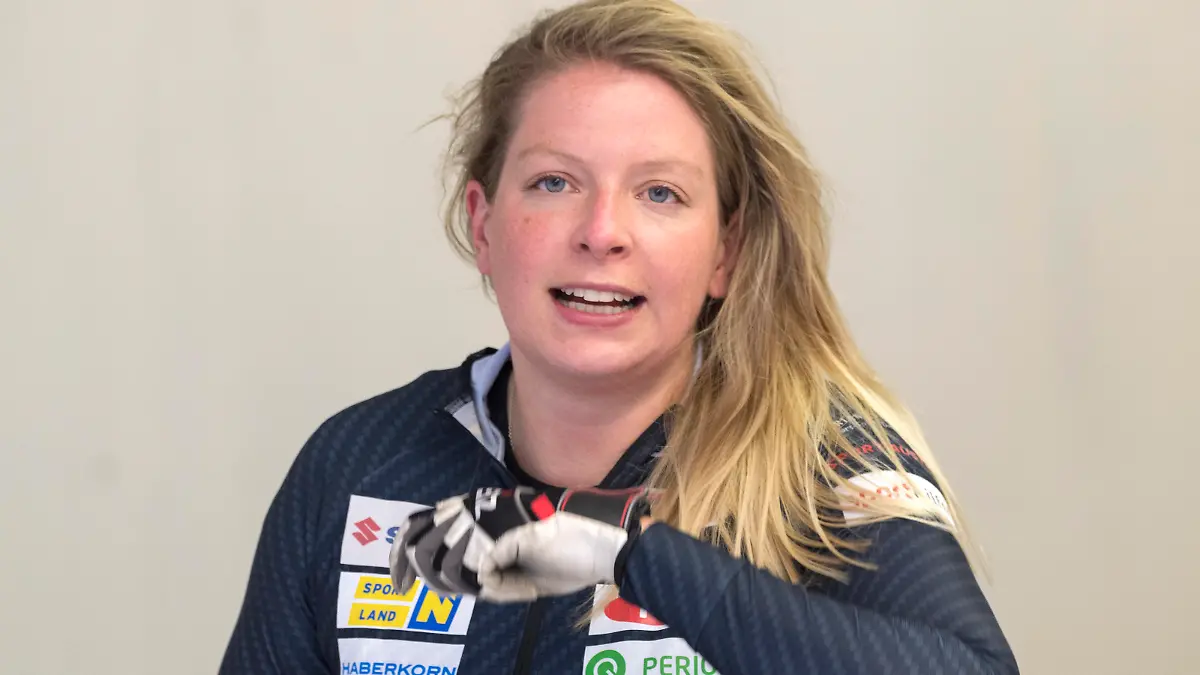 Innsbruck, Oesterreich 21. November 2021: BMW IBSF World Cup Bob - Innsbruck - 21.11.21 Katrin Beierl (AUT)