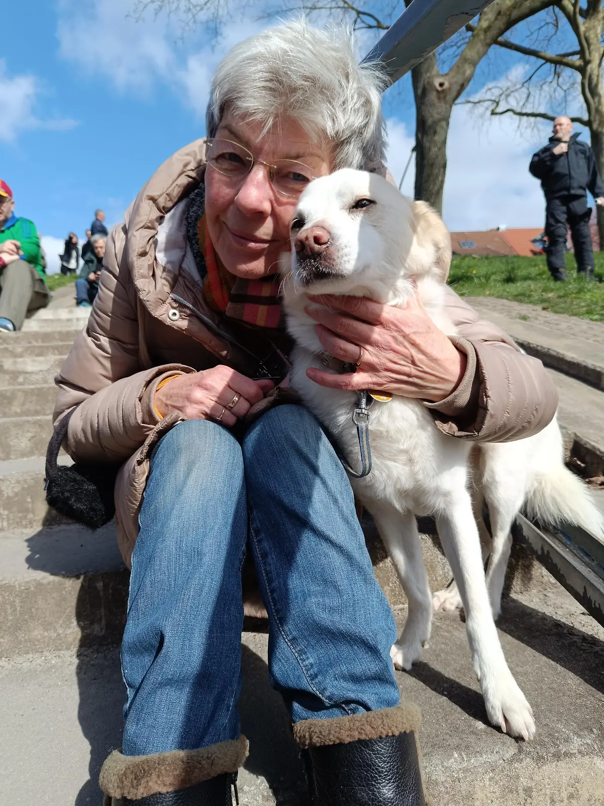 Regina Heygster mit ihrem Hund Rolfy