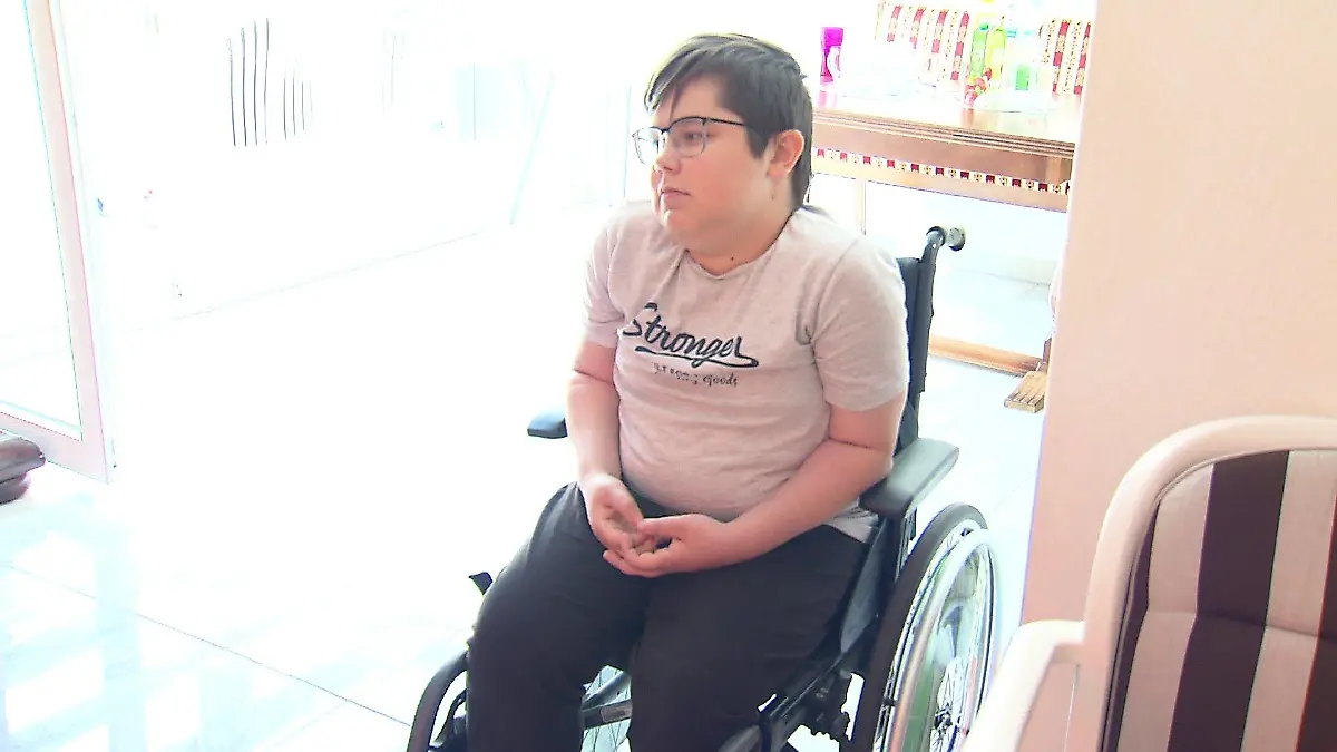 Anton Horbulia ist durch seine Erkrankung und seinen Rollstuhl noch mehr auf Hilfe in Deutschland angewiesen - und hat sie bekommen.