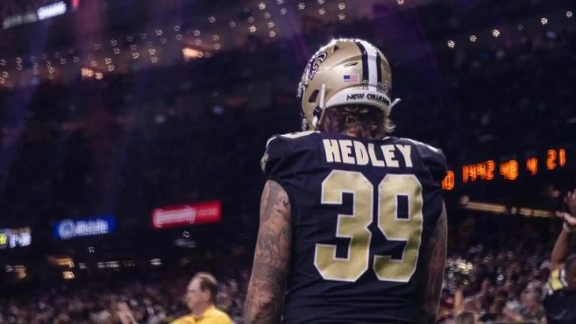 Lou Hedley (30) bei seinem ersten NFL Preseason Spiel