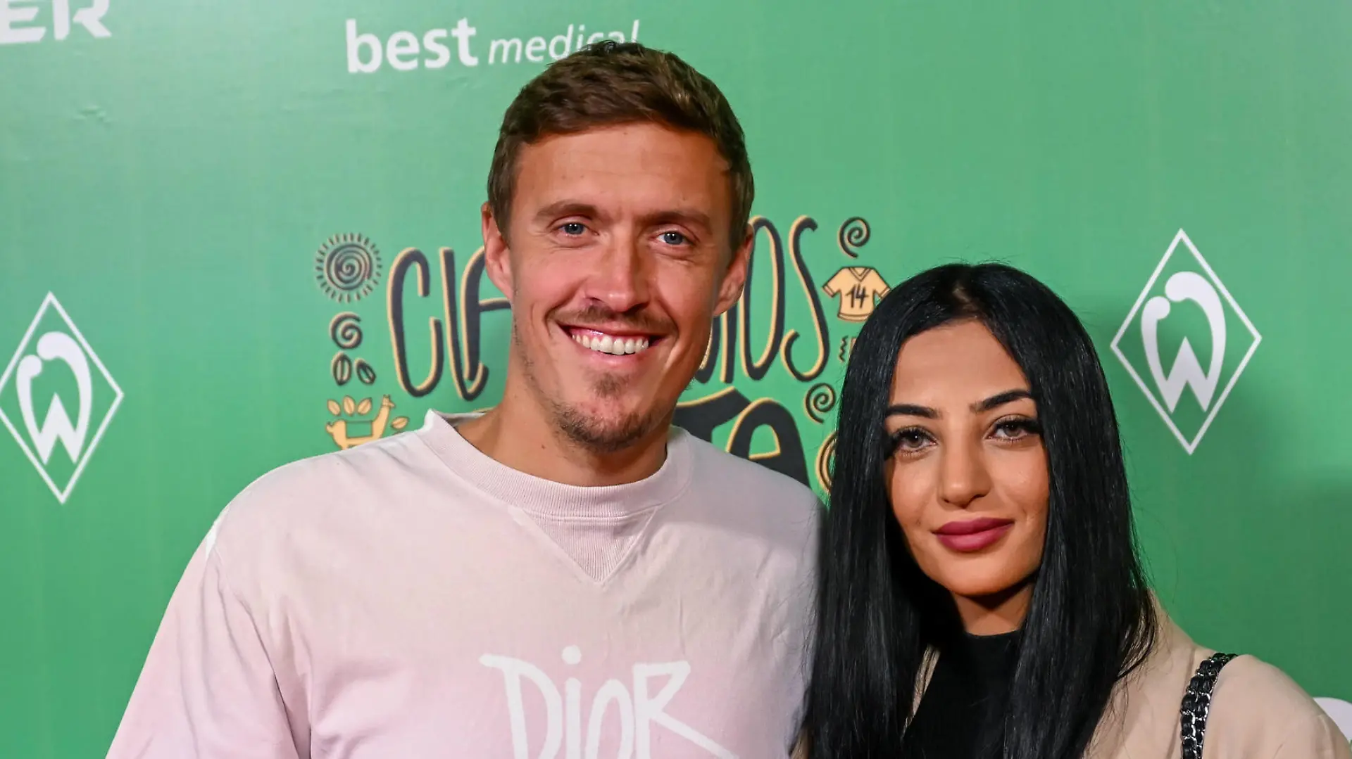 GER, Parkhotel, Bremen, GER, Ciao Pizarro - Roter Teppich Parkhotel / 24.09.2022, Wohninvest Weserstadion, Bremen , GER, Parkhotel, Bremen, GER, Ciao Pizarro - Roter Teppich Parkhotel im Bild / picture shows Max Kruse mit Ehefrau Dilara *** GER, Parkhotel, Bremen, GER, Ciao Pizarro Red Carpet Parkhotel 24 09 2022, Wohninvest Weserstadion, Bremen , GER, Parkhotel, Bremen, GER, Ciao Pizarro Red Carpet Parkhotel in picture shows Max Kruse with wife Dilara nordphotoxGmbHx/xTeresaxKroeger nordphoto00008