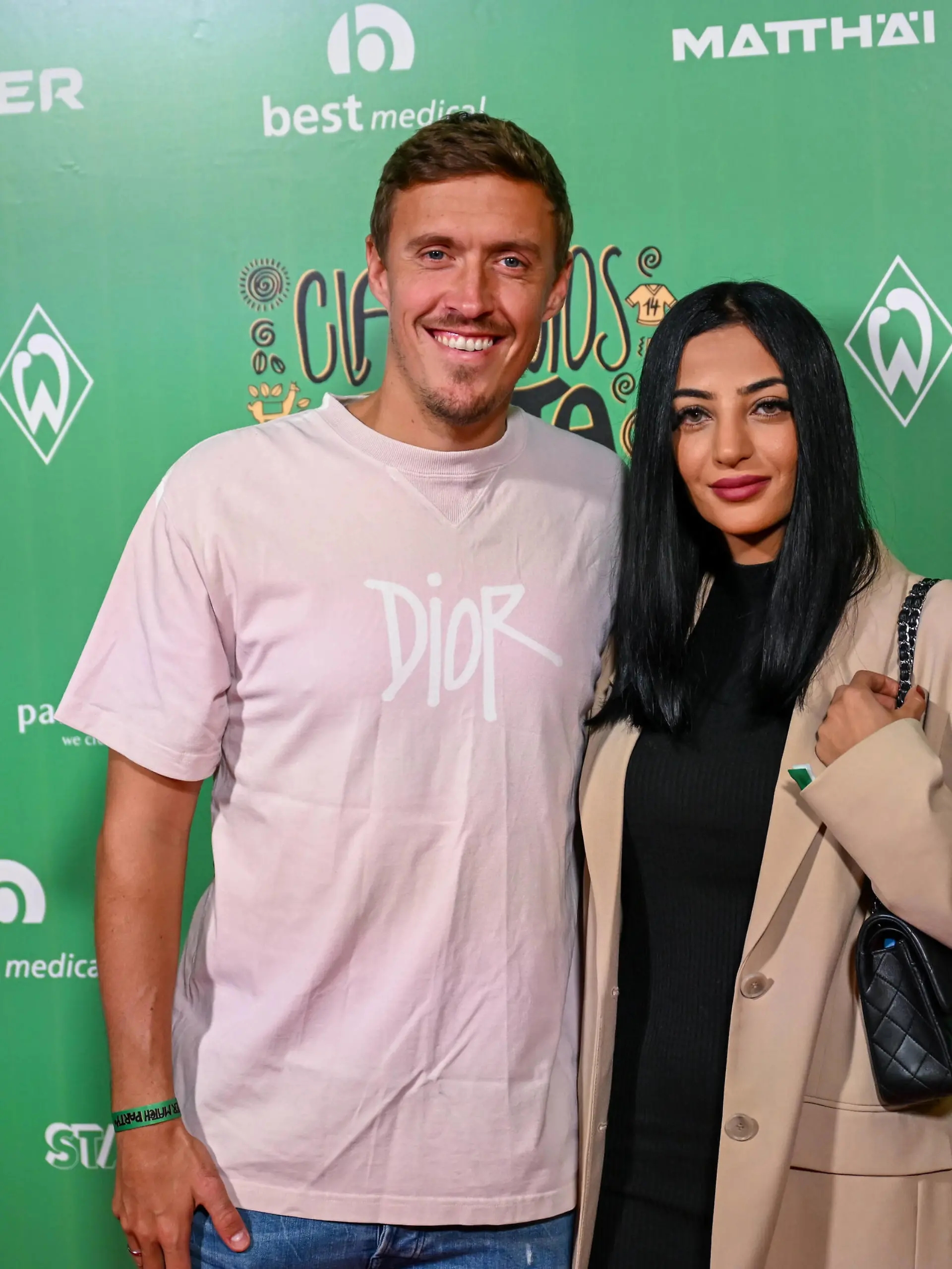 GER, Parkhotel, Bremen, GER, Ciao Pizarro - Roter Teppich Parkhotel / 24.09.2022, Wohninvest Weserstadion, Bremen , GER, Parkhotel, Bremen, GER, Ciao Pizarro - Roter Teppich Parkhotel im Bild / picture shows Max Kruse mit Ehefrau Dilara *** GER, Parkhotel, Bremen, GER, Ciao Pizarro Red Carpet Parkhotel 24 09 2022, Wohninvest Weserstadion, Bremen , GER, Parkhotel, Bremen, GER, Ciao Pizarro Red Carpet Parkhotel in picture shows Max Kruse with wife Dilara nordphotoxGmbHx/xTeresaxKroeger nordphoto00008 