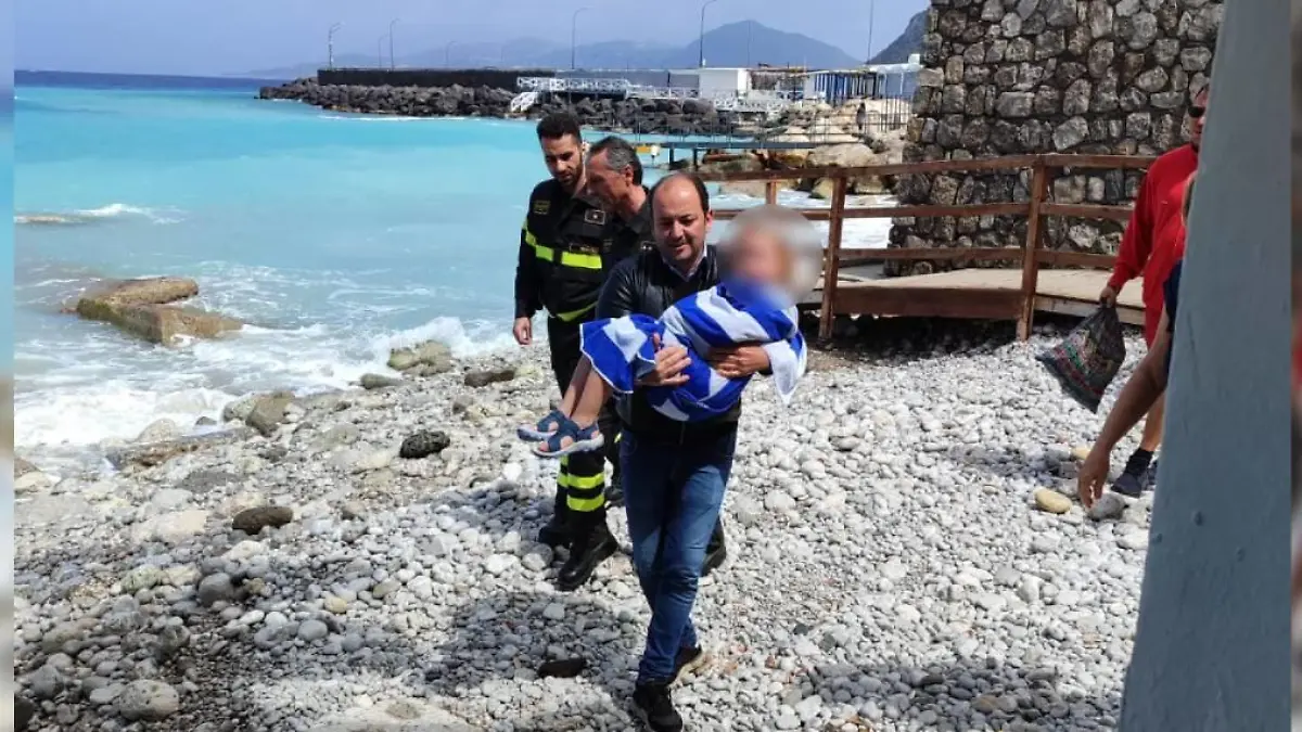 Beinahe wäre das deutsche Mädchen vor der Urlaubsinsel ertrunken.