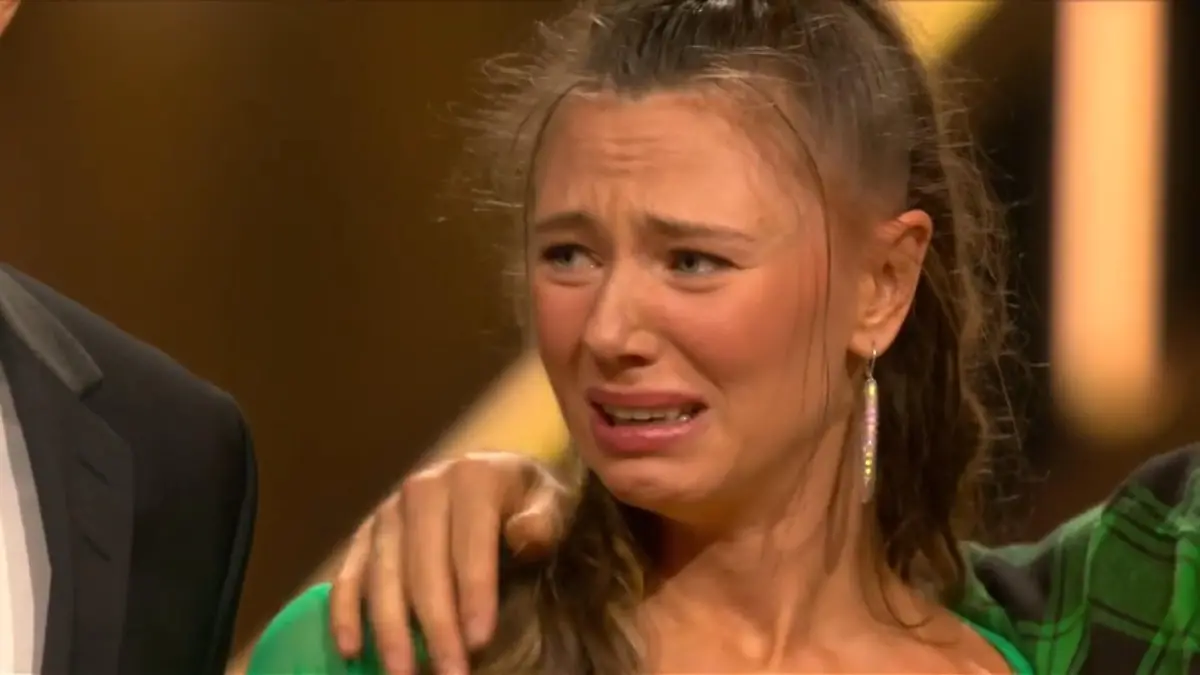 Ann-Kathrin Bendixen weint in Show 6