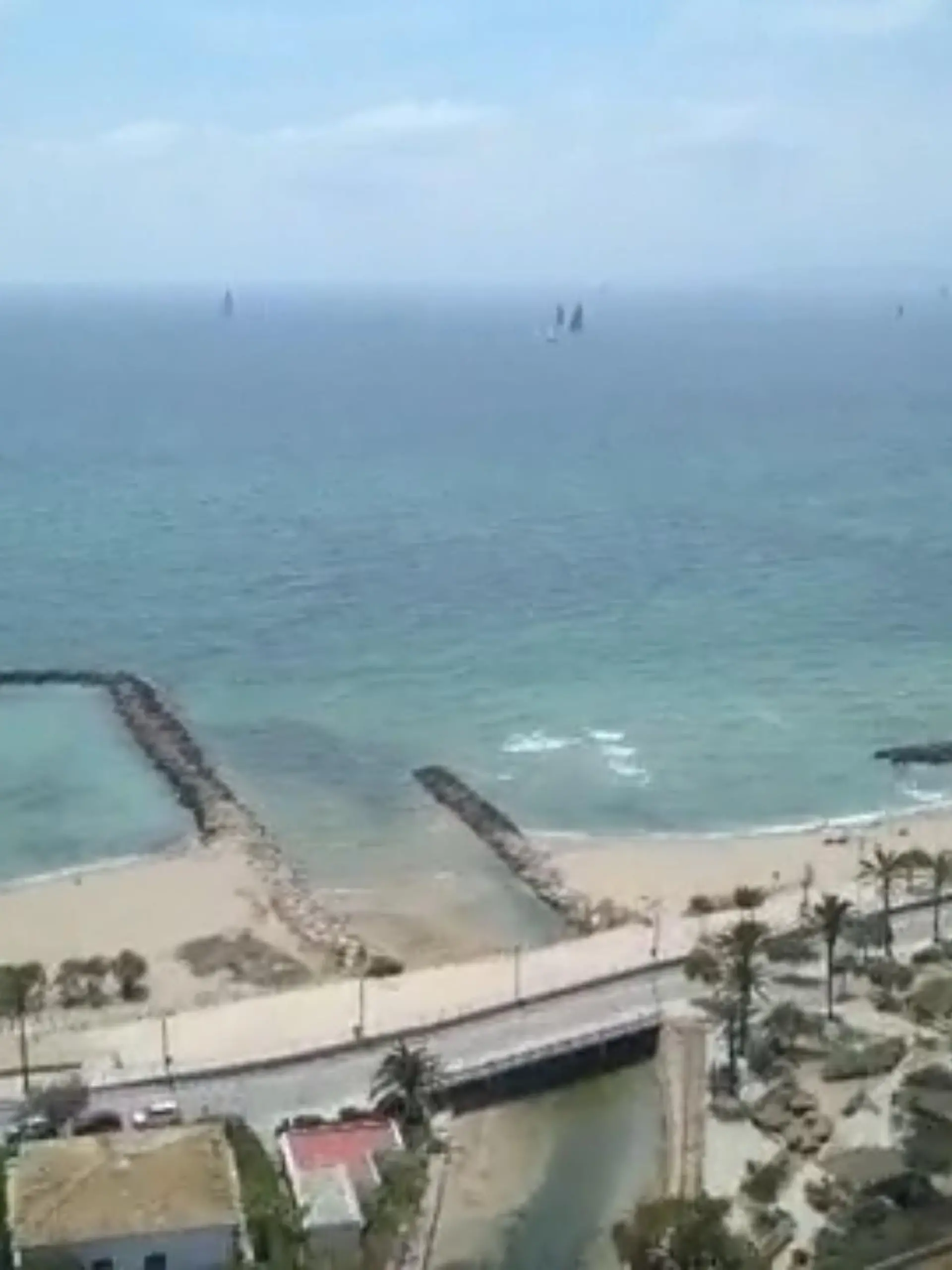 Es klingt wohl eher nach Albtraum statt Traumurlaub: Auf Mallorca ist das Meer an immer mehr Stränden mit Fäkalkeimen belastet. Zu diesem Ergebnis kommt eine aktuelle Untersuchung.
Was ist die Ursache der Verunreinigung des Wassers ist, sehen Sie im Video.