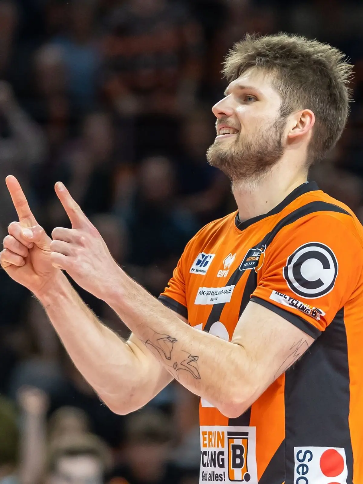 Berlins Ruben Schott jubelt nach Punktgewinn.