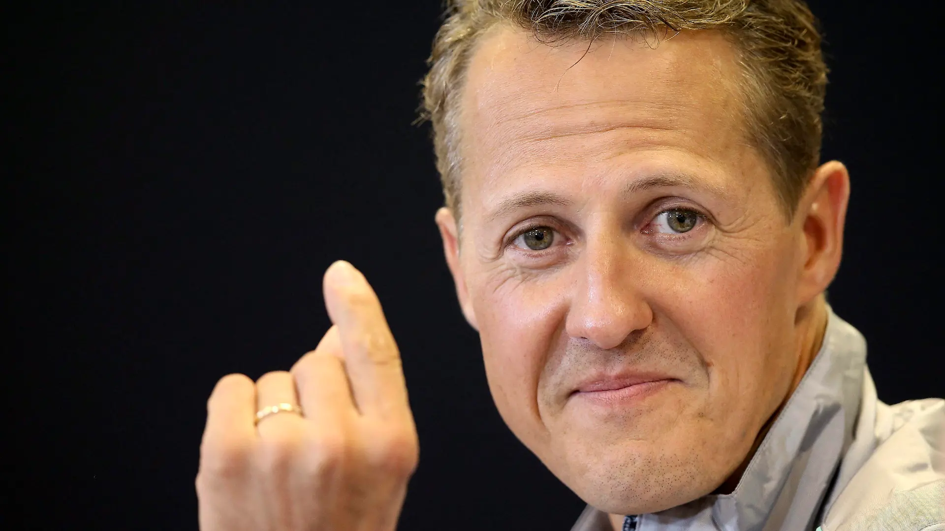 ARCHIV - Michael Schumacher spricht am 30.08.2012 auf einer Pressekonferenz in Spa-Francorchamps, Belgien. Michael Schumacher stürzt sich ins Leben nach der Formel 1. Mehr Zeit für die Familie und für Sprünge aus den Wolken, darauf freut sich der Rekordchampion vor seinem 44. Geburtstag. EPA/VALDRIN XHEMAJ (zu dpa-Korr: «Schumacher im Unruhestand: Schon wieder «schwer verplant» für 2013» vom 02.01.2012)  +++(c) dpa - Bildfunk+++