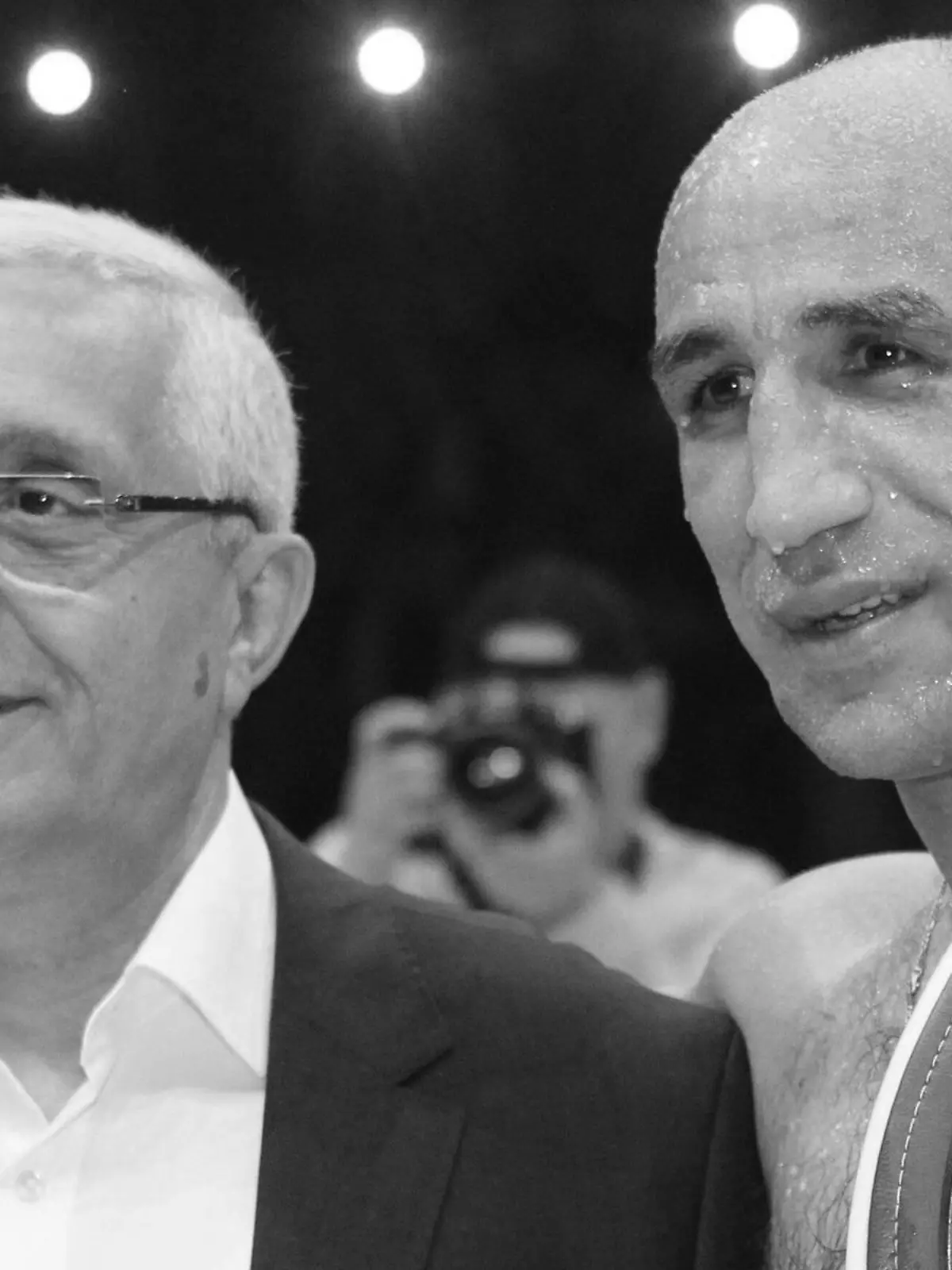 Erfurt - SES-Box-Gala 22.04.17 , Erfurt, Messehalle, SES-Box-Gala im Bild: Arthur Abraham mit seinem Vater

Erfurt SES Box Gala 22 04 17 Erfurt Hall SES Box Gala in Picture Arthur Abraham with his Father  
