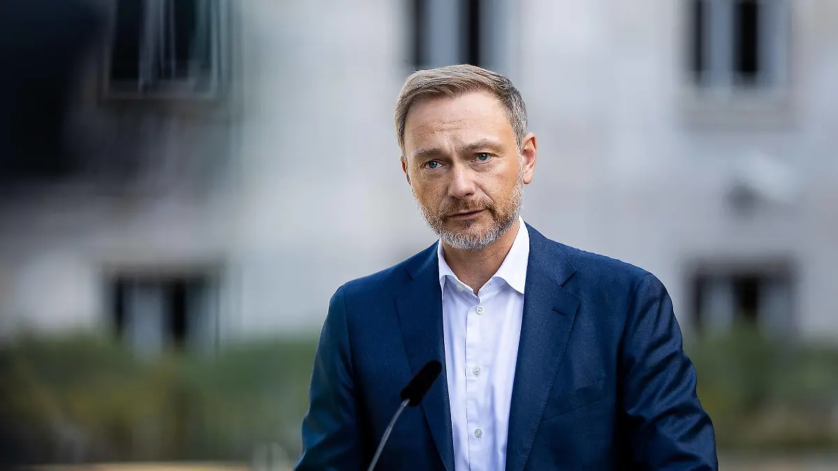 News Themen der Woche KW32 News Bilder des Tages Bundesfinanzminister Christian Lindner haelt eine Pressekonferenz zur Vorstellung der Eckwerte des Inflationsausgleichsgesetzes in Berlin, 10.08.2022. Berlin Germany *** Federal Minister of Finance Christian Lindner holds a press conference to present the key figures of the inflation compensation law in Berlin, 10 08 2022 Berlin Germany Copyright: xLeonxKuegelerx