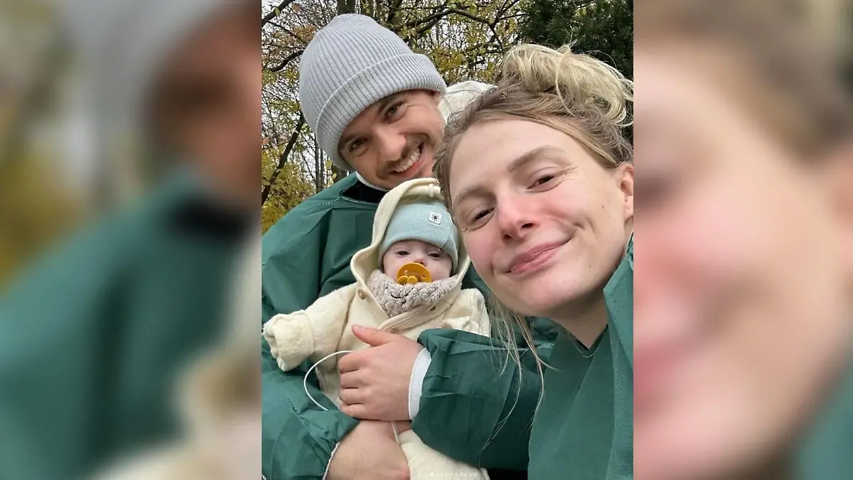 Oskar Ogorkiewicz (FitnessOskar) und Mandy Brobeck (HealthyMandy) mit Baby Rio im Arm.