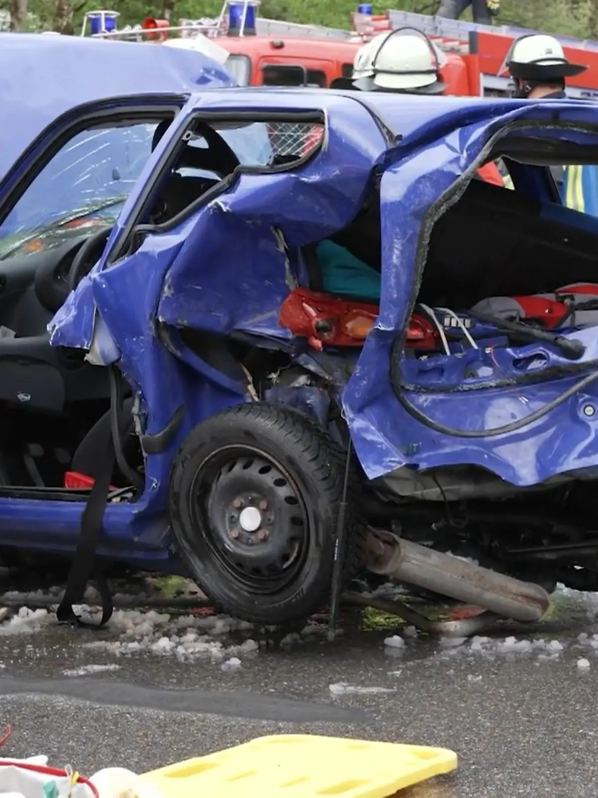 Der April-Winter hat nochmal gezeigt, was er kann: mit Schnee, Frost und Glatteis. Dadurch kam es wieder zu vielen Unfällen und Verkehrschaos. Auf der A95 in Fahrtrichtung München stirbt ein Mensch bei einer Massenkarambolage. Mehr dazu sehr ihr im Video.