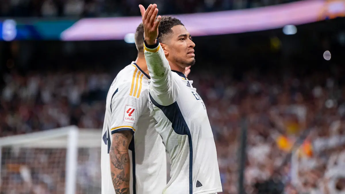 Real Madrid vs FC Barcelona, Barca - LaLiga EA Sports 2023/2024 MADRID, SPAIN - APRIL 21: Jude Bellingham of Real Madrid seen celebrating his goal during the La Liga EA Sports 2023/24 football match between Real Madrid vs FC Barcelona at Estadio Santiago Bernabeu on April 21, 2024 in Madrid, Spain. Madrid Estadio Santiago Bernabeu Madrid Spain Copyright: xAlbertoxGardinx AGardin_20240421_football_liga_Real_Madrid_Barcelona_336
