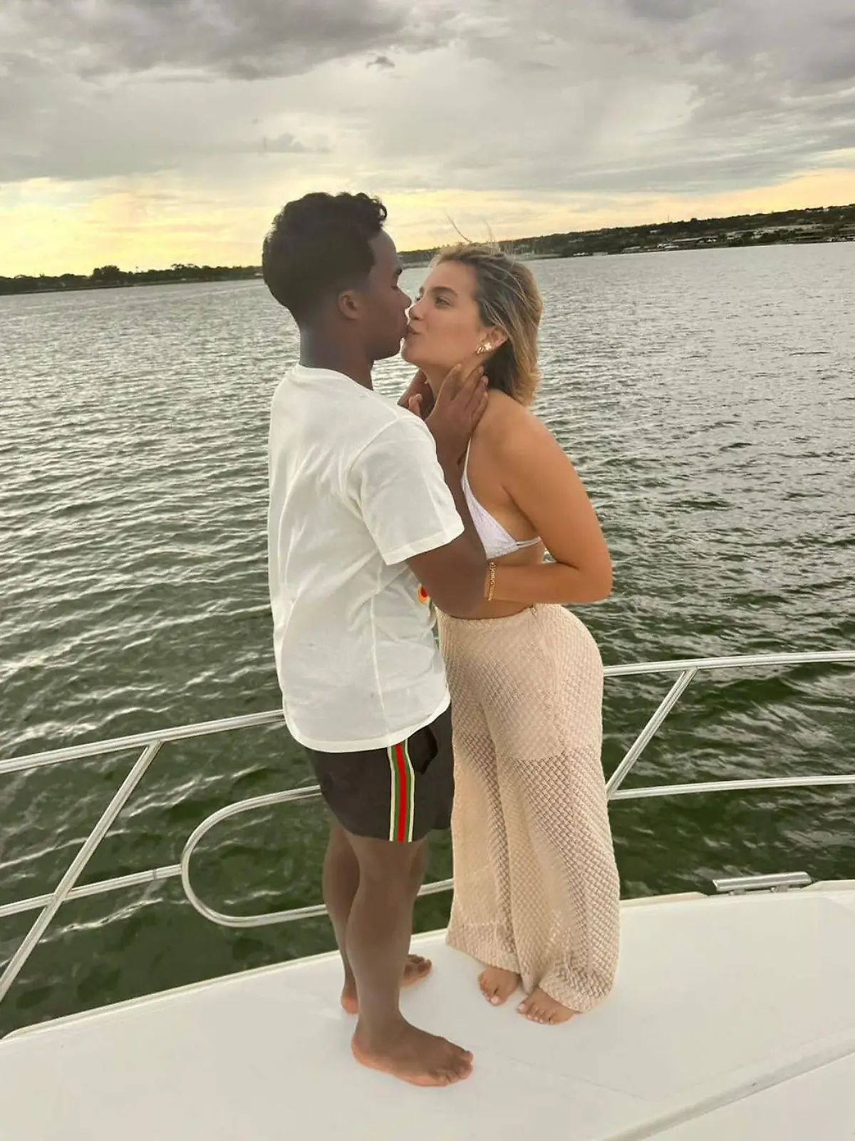 Endrick (17) und seiner Model-Freundin Gabriely Miranda