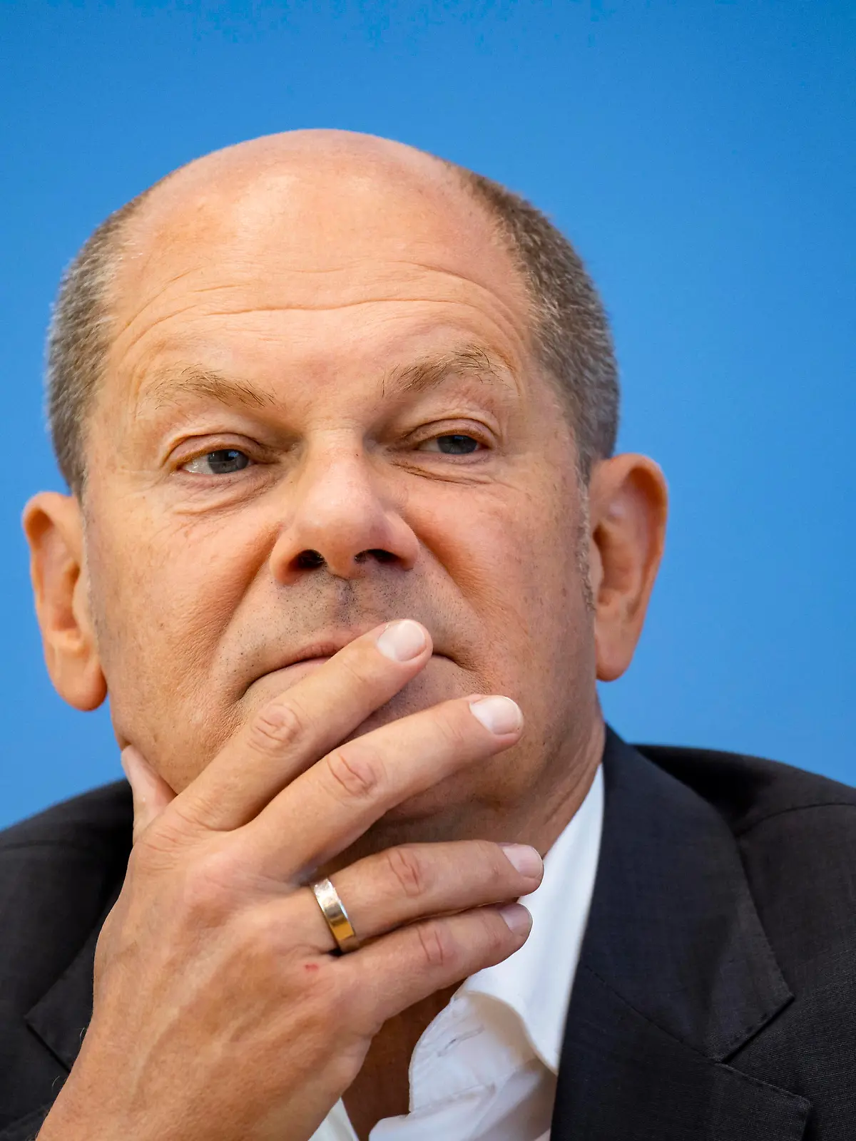  Bundeskanzler Olaf Scholz waehred der Sommerpressekonferenz in der Bundespressekonferenz in Berlin am 11. August 2022. Sommerpressekonferenz des Bundeskanzlers *** Chancellor Olaf Scholz waehred the summer press conference at the Federal Press Conference in Berlin on August 11, 2022 Summer press conference of the Federal Chancellor