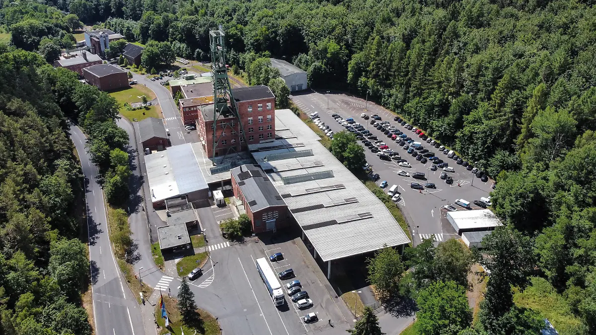 Blick auf das Fördergerüst auf der Untertage-Deponie Herfa-Neurode. Die Untertage-Giftmülldeponie von K+S Mineral- und Agriculture AG am Standort Heringen ist nach eigenen Angaben die größte und älteste Deponie für gefährliche Abfälle. (Luftaufnahme mit einer Drohne).