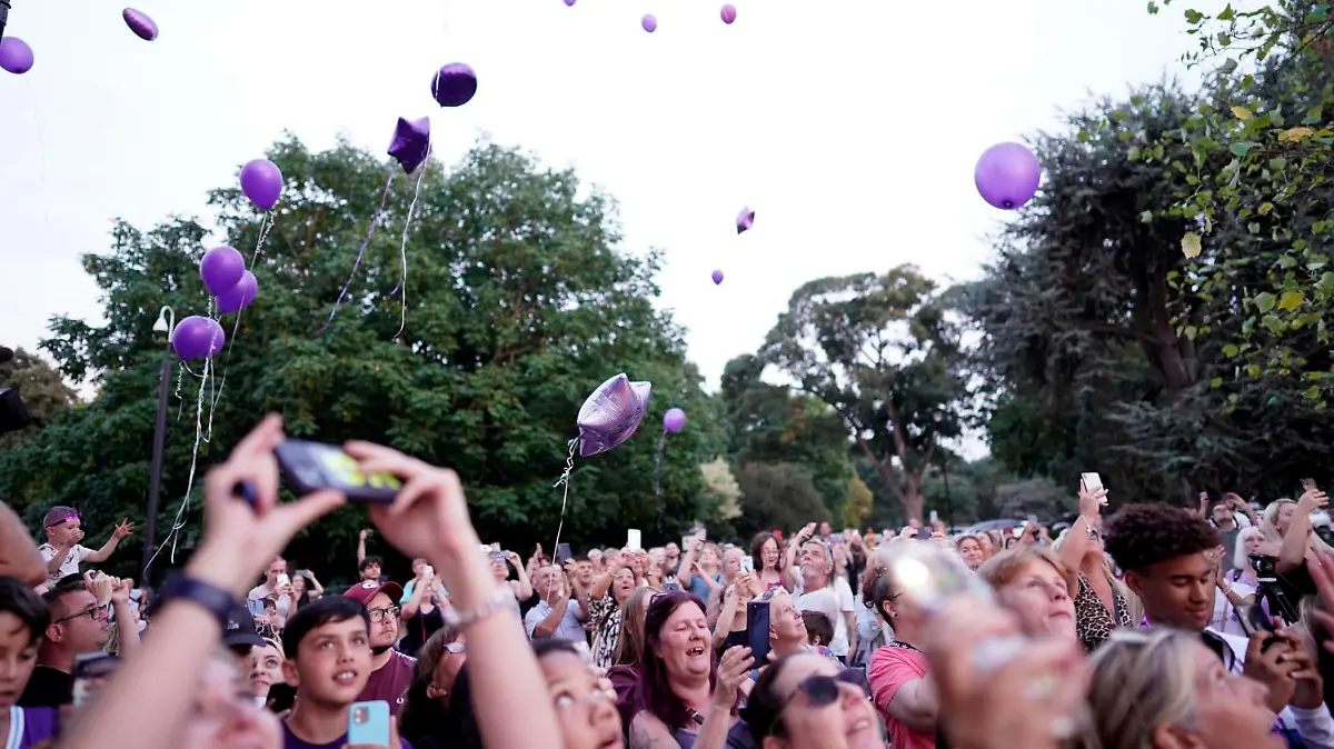 Archie Battersbee death. People release purple balloons during a vigil at Priory Park in Southend-on-Sea, in memory of Archie Battersbee who died in hospital after weeks of legal battles. Picture date: Sunday August 14, 2022. See PA story MEMORIAL Archie. Photo credit should read: Stefan Rousseau/PA Wire URN:68319279