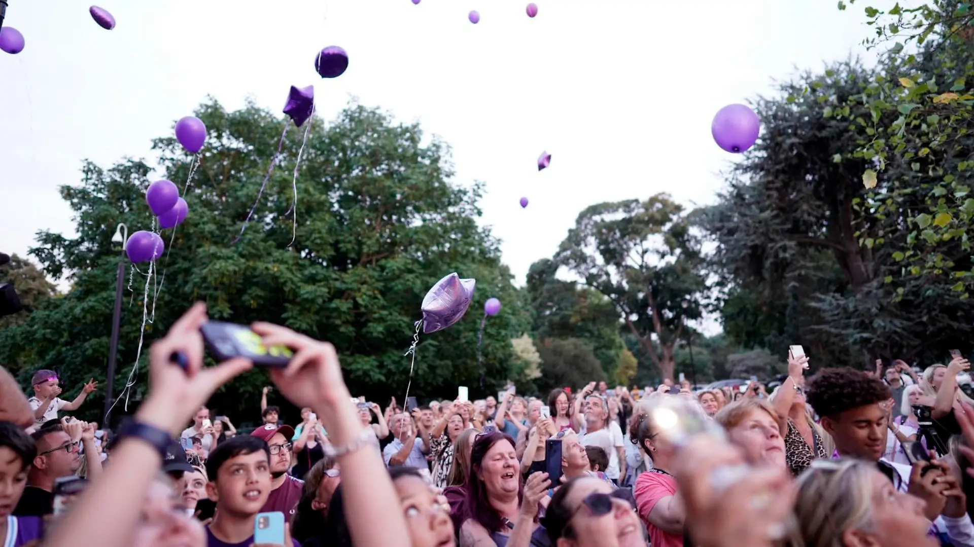 Archie Battersbee death. People release purple balloons during a vigil at Priory Park in Southend-on-Sea, in memory of Archie Battersbee who died in hospital after weeks of legal battles. Picture date: Sunday August 14, 2022. See PA story MEMORIAL Archie. Photo credit should read: Stefan Rousseau/PA Wire URN:68319279