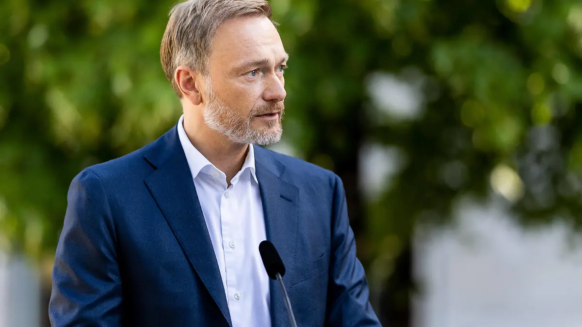 Bundesfinanzminister Christian Lindner haelt eine Pressekonferenz zur Vorstellung der Eckwerte des Inflationsausgleichsgesetzes in Berlin, 10.08.2022. Berlin Germany *** Federal Minister of Finance Christian Lindner holds a press conference to present the key figures of the inflation compensation law in Berlin, 10 08 2022 Berlin Germany Copyright: xLeonxKuegelerx