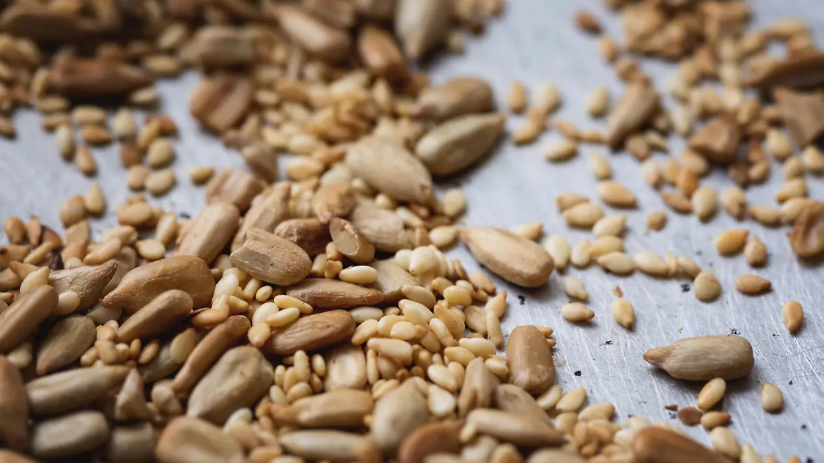 Roasted sunflower and sesame seed, close-up