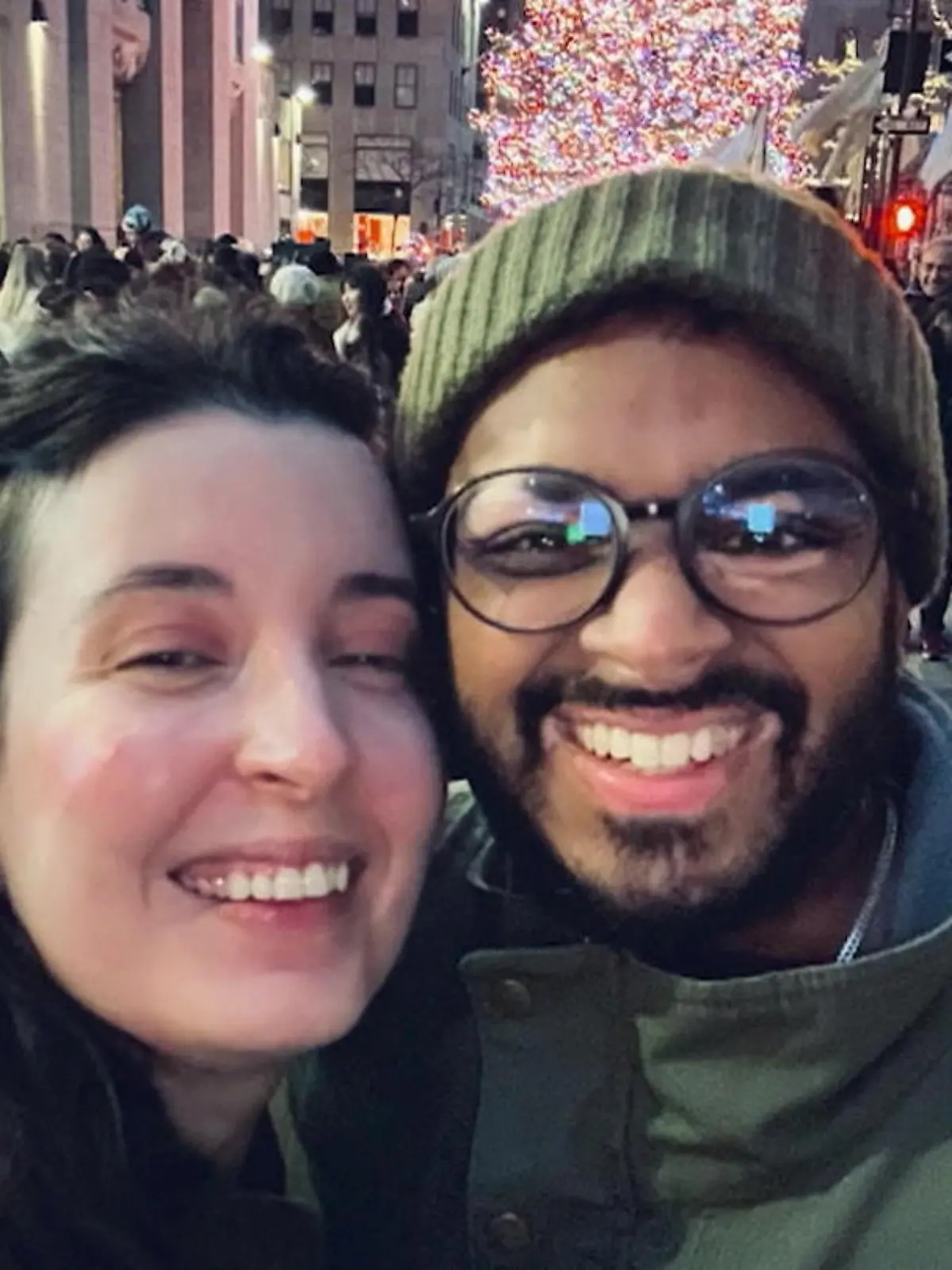 Heiraten ja, knutschen nein! Nach diesem Grundsatz führen Rebekah und Kirk aus den USA ihre Fernbeziehung. Sie wollen bis zu ihrer Hochzeit enthaltsam bleiben. Übernachtungen sind ebenfalls nicht drin - stattdessen fährt Kirk jedes Mal anderthalb Stunden mit dem Auto zu seiner Freundin. 
Was die Beweggründe des Paares sind und was andere zu ihrer Beziehung sagen, erfahrt ihr im Video.