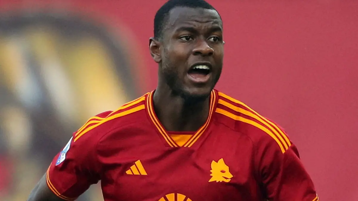 FILE PHOTO: Soccer Football - Serie A - Udinese v AS Roma - Dacia Arena, Udine, Italy - April 14, 2024 AS Roma's Evan Ndicka during the match REUTERS/Stringer/File Photo