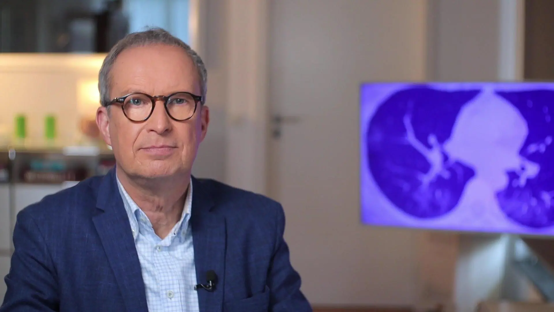 Allgemeinmediziner Dr. Christoph Specht erklärt: "Arian hat Überlebenschancen."