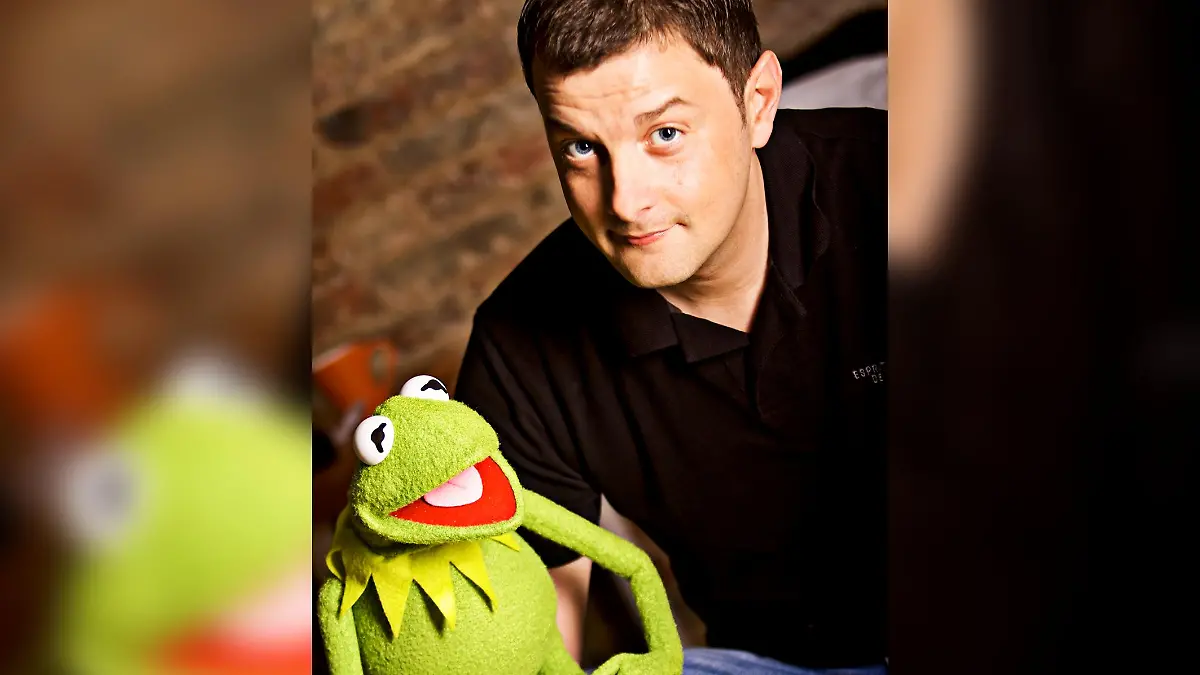 Puppe Kermit mit "Figuren-Papa" Norman Schneider