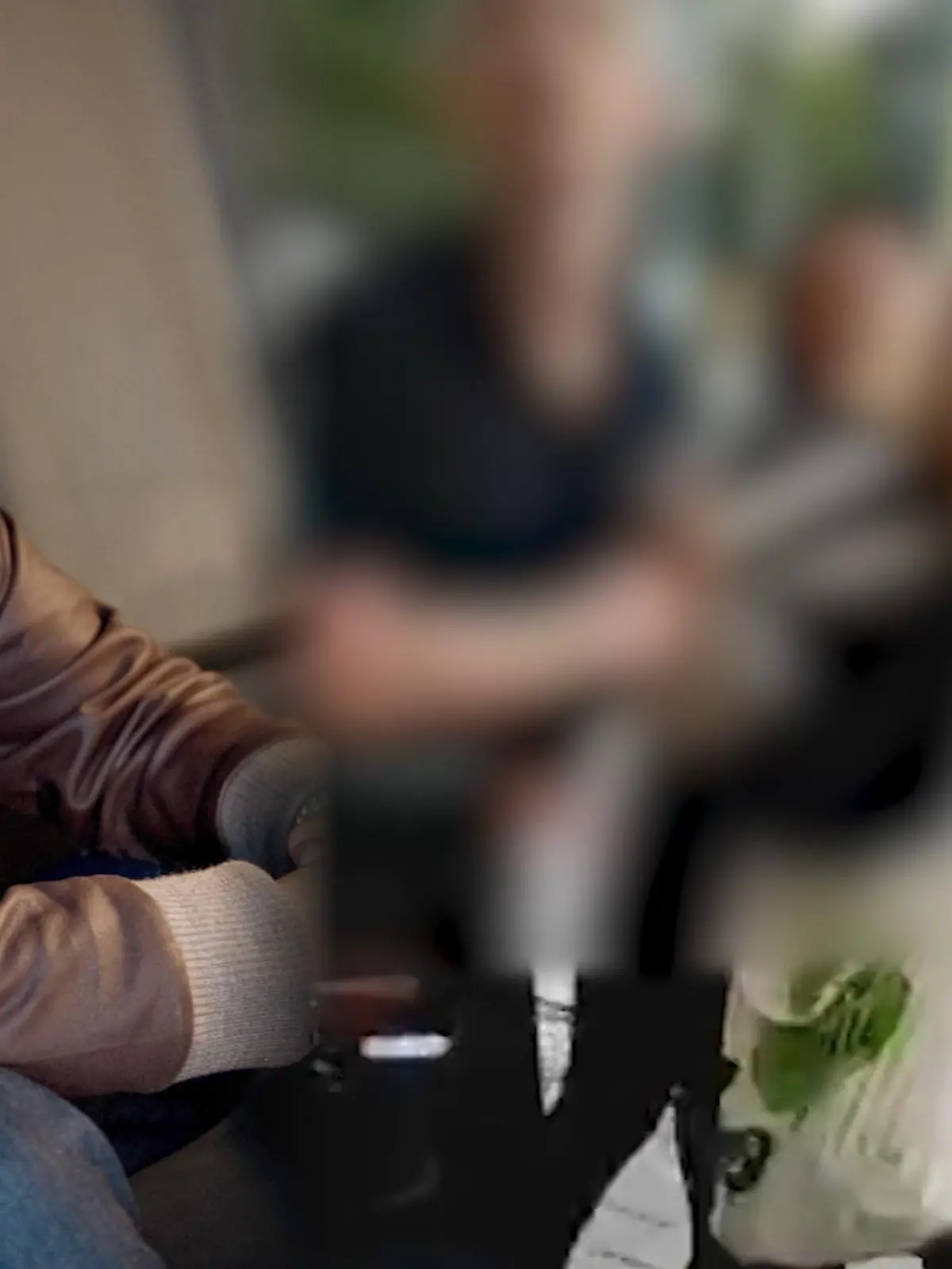 Eine Frau wird in Darmstadt von Betreibern eines Restaurants festgehalten - bis plötzlich jemand zur Hilfe eilt: der Deutschrapper Aykut Anhan, Rappername: Haftbefehl.